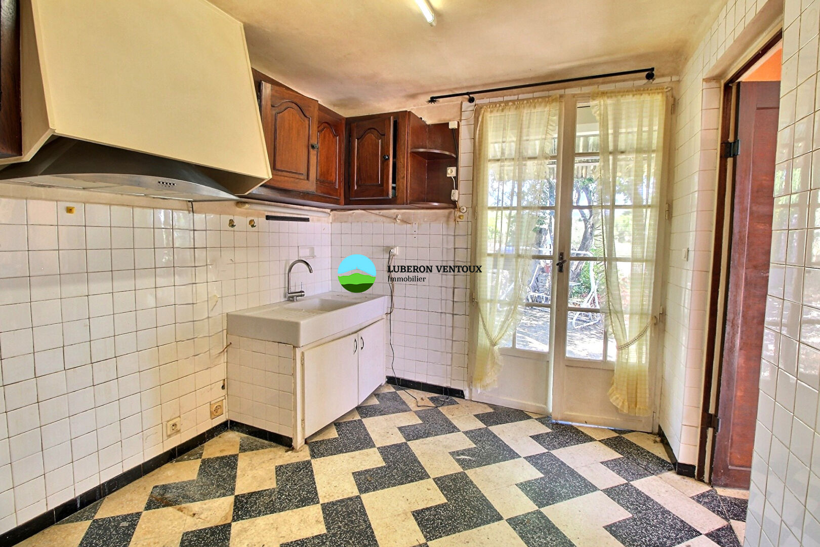 Photo LE BARROUX, double maison d'environ160 m2 avec dépendances sur 1500 de parcelle. image 6/6