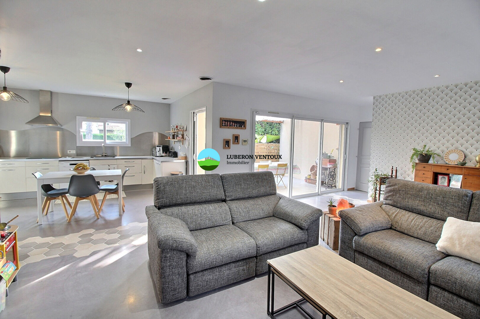 Belle maison familiale de 150 m², terrasse, grand garage et vue exceptionnelle sur le Mont Ventoux.