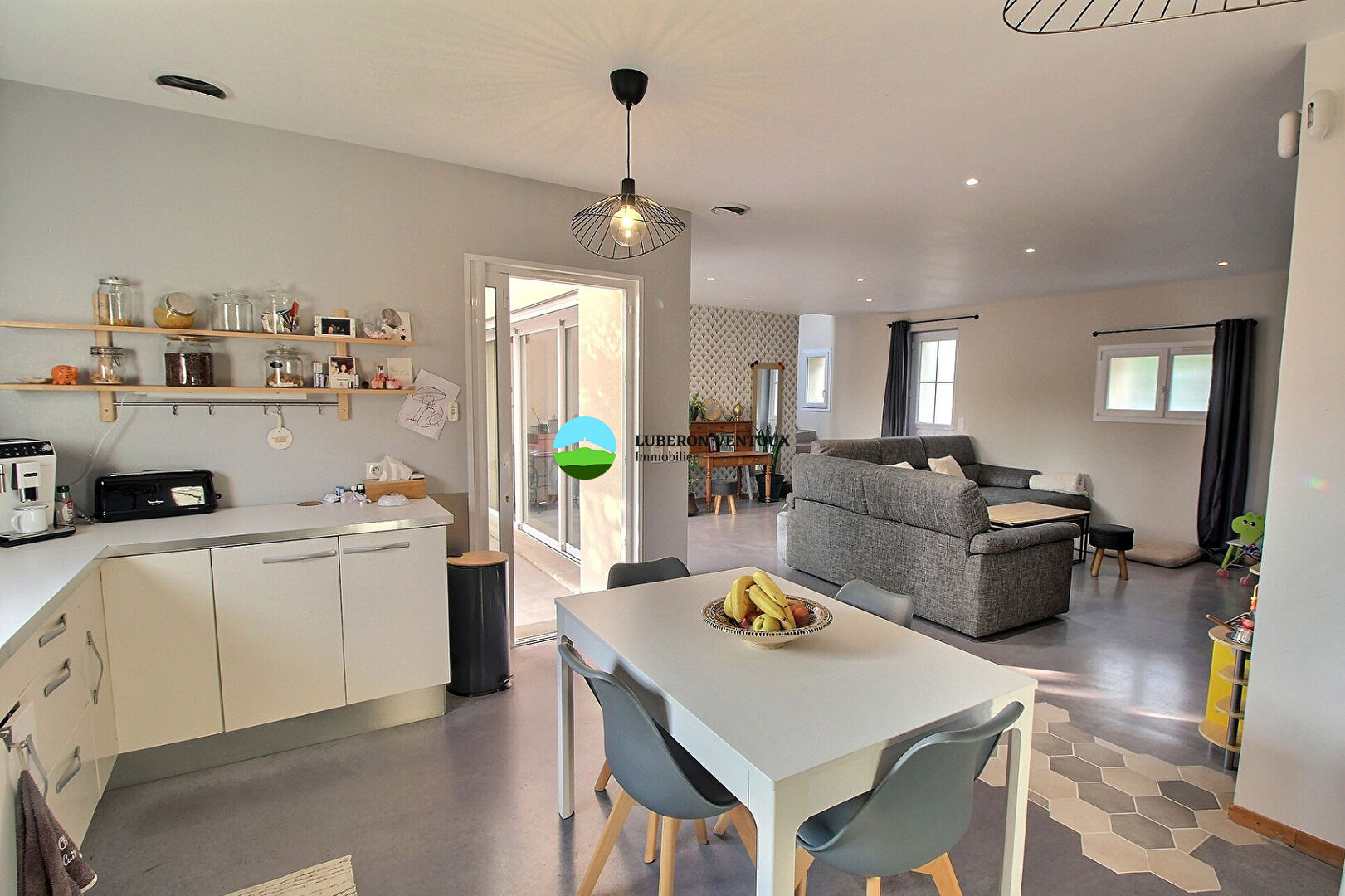 Photo CAROMB Belle maison familiale de 150 m², terrasse, grand garage et vue exceptionnelle sur le Mont Ventoux. image 3/6