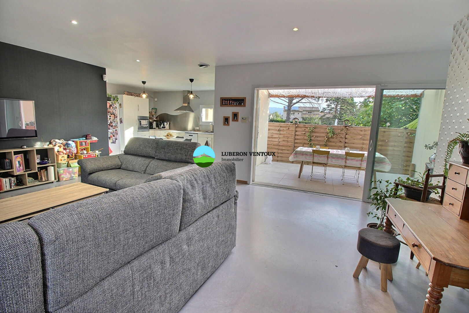 Photo CAROMB Belle maison familiale de 150 m², terrasse, grand garage et vue exceptionnelle sur le Mont Ventoux. image 4/6