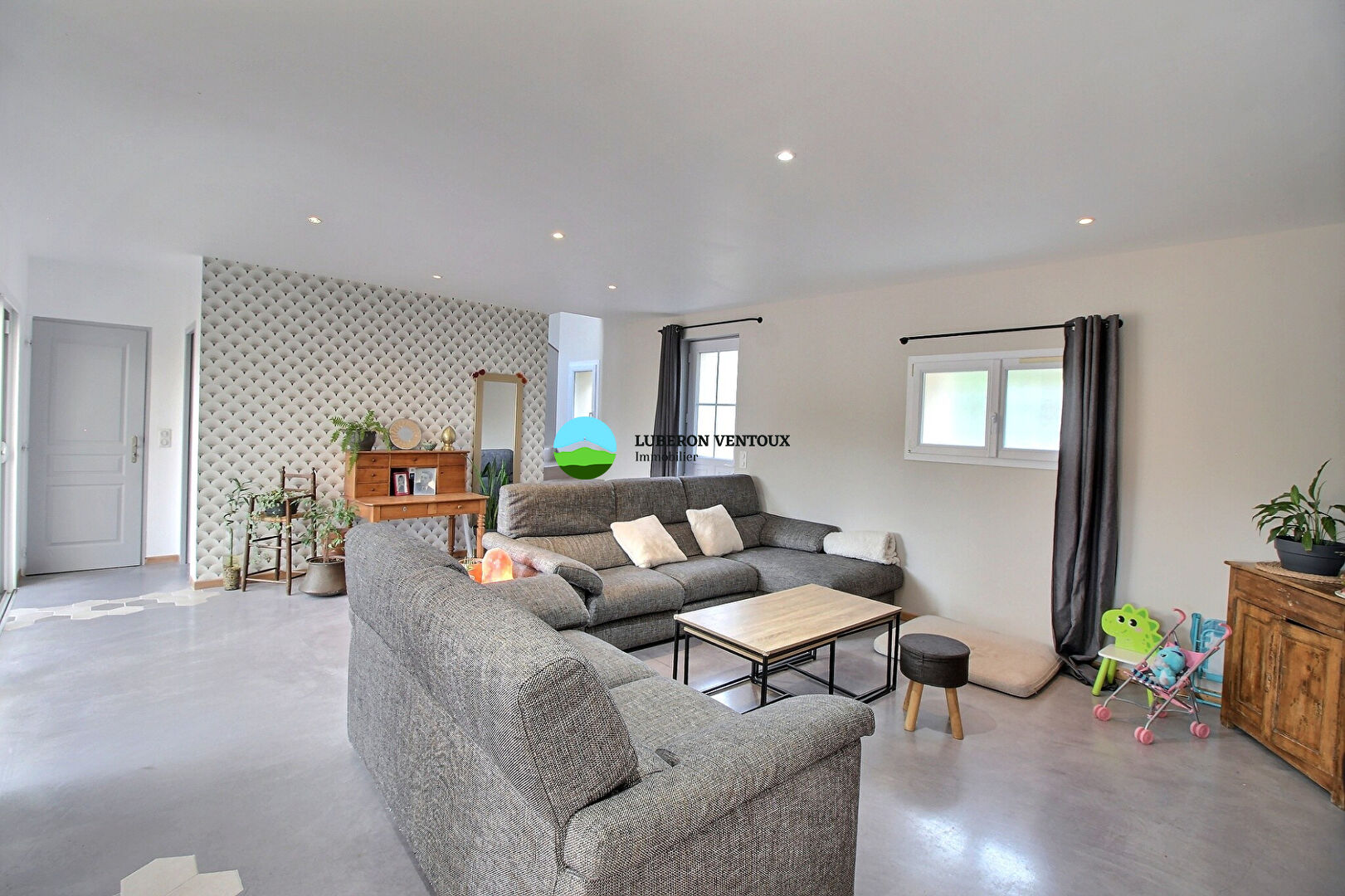 Photo CAROMB Belle maison familiale de 150 m², terrasse, grand garage et vue exceptionnelle sur le Mont Ventoux. image 6/6