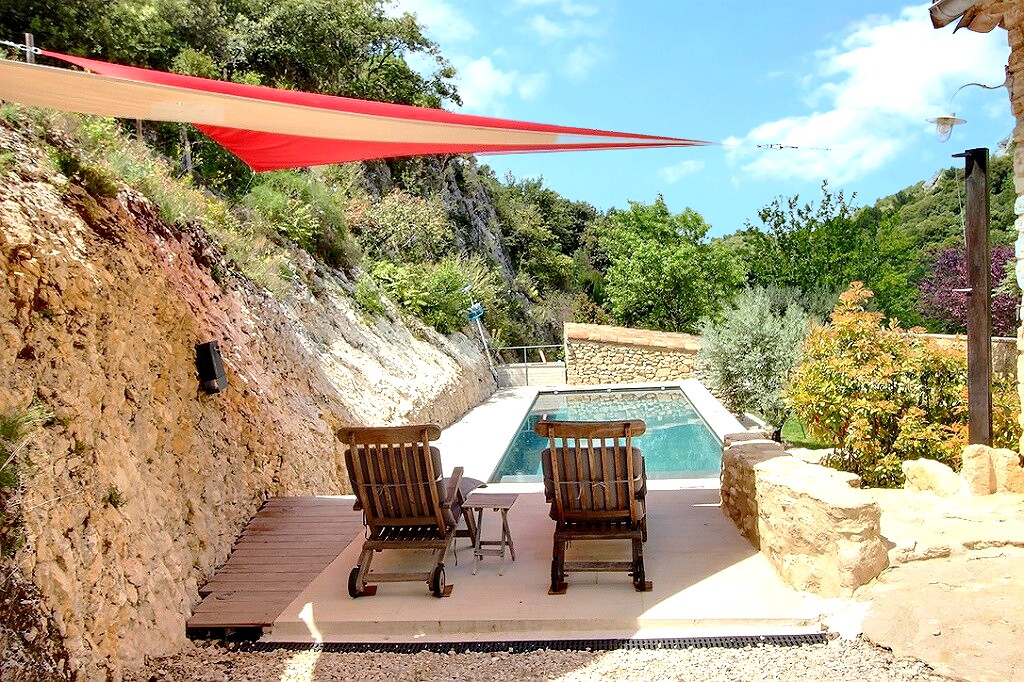 Photo À vendre propriété en pierre de 336 m² sur 4 hectares, Provence, Saint Didier, Le Beaucet. image 4/6