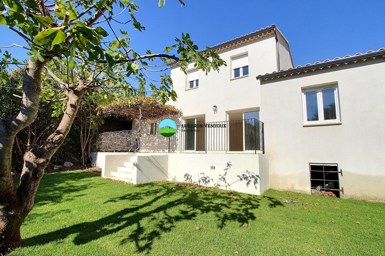 Jolie maison récente à deux pas du centre du village avec jardin et chambre en rdc