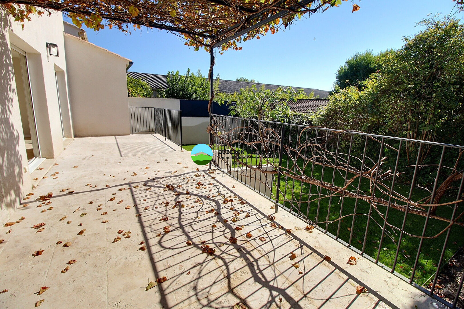 Photo Jolie maison récente à deux pas du centre du village avec jardin et chambre en rdc image 2/6