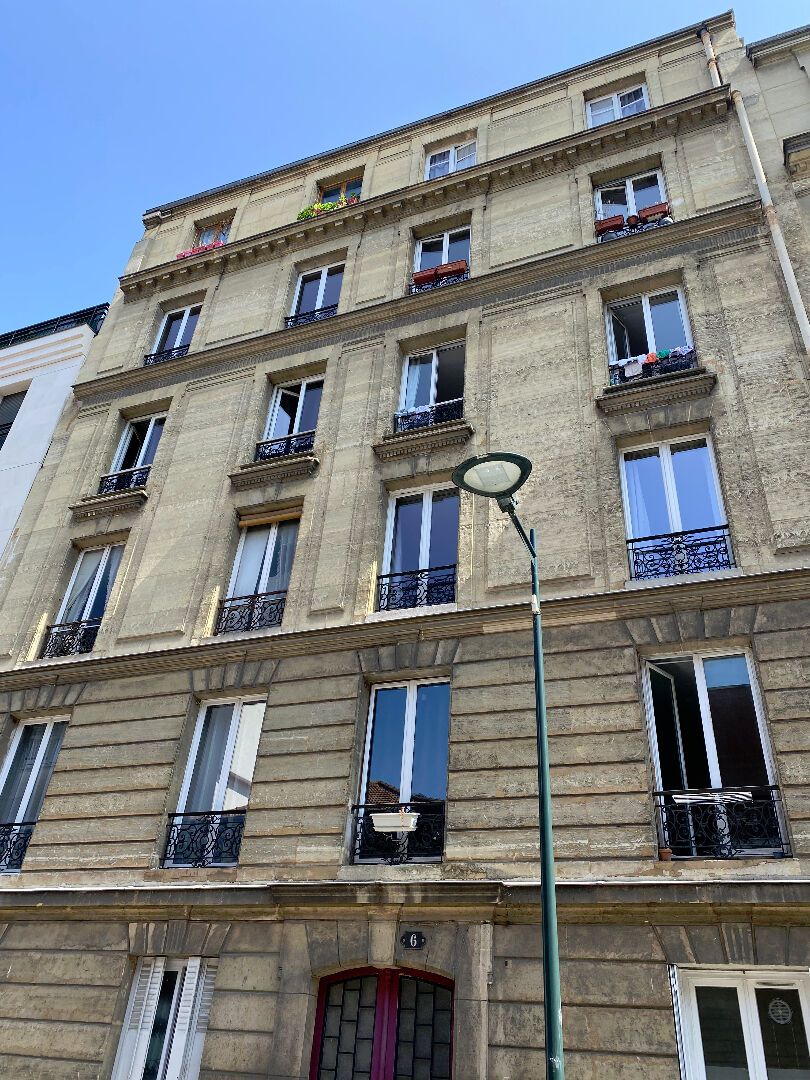 Porte de Clichy studio en bon état