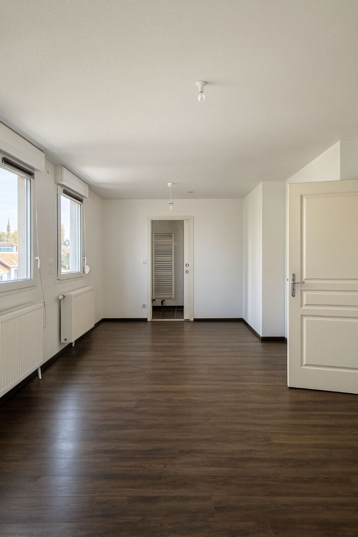 Photo LONGEVILLE LES METZ: Splendide F5 avec terrasse vue Cathédrale image 4/6