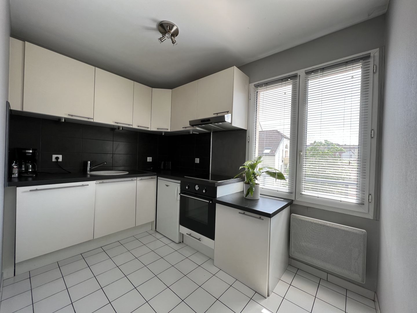 METZ GARE : F2 meublé avec garage et balcon