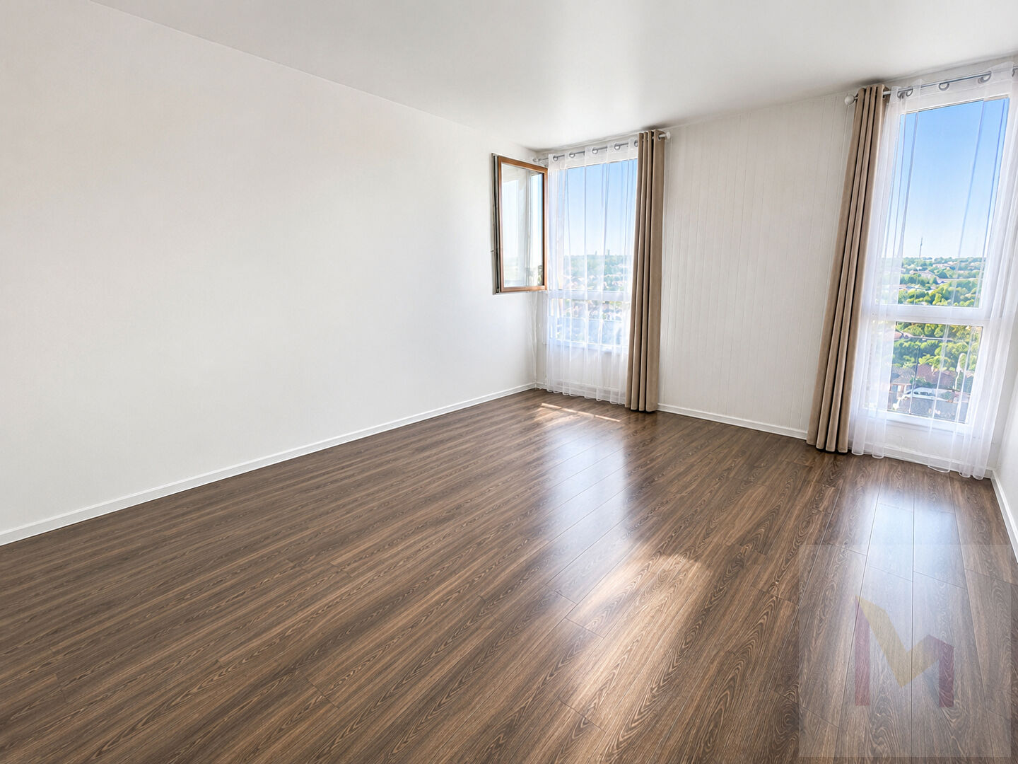 Appartement 3 pièces lumineux avec balcon - RER A à 8 min