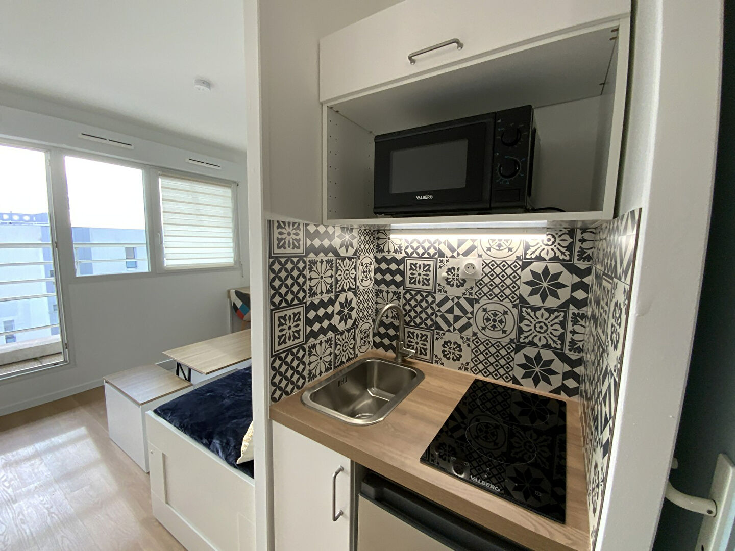 Photo Studio de 18.09 m² Balcon  Bron 69500 image 4/6