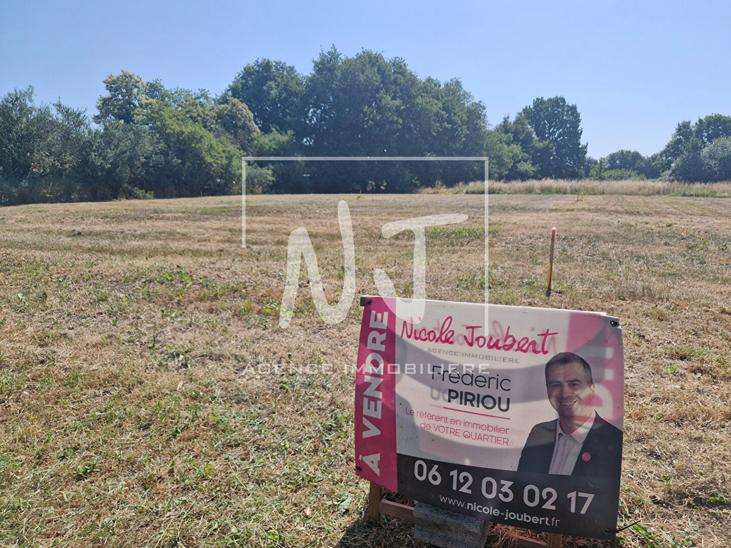 Photo A vendre Terrain libre de constructeur sur la commune d'Ecuille image 2/4