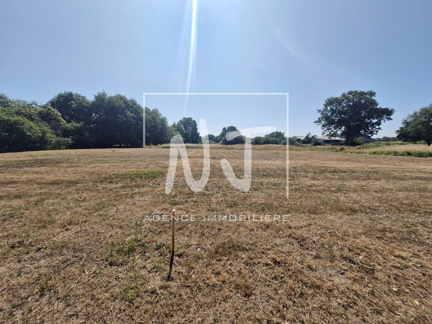 Photo A vendre Terrain libre de constructeur sur la commune d'Ecuille image 4/4