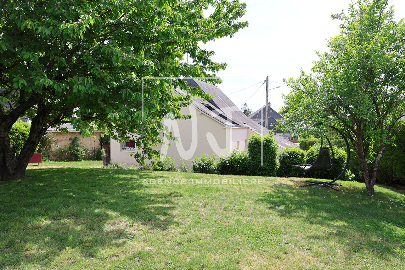Maison vie de plain pied à vendre à Soulaire et bourg avec 4 chambre et son jardin clos