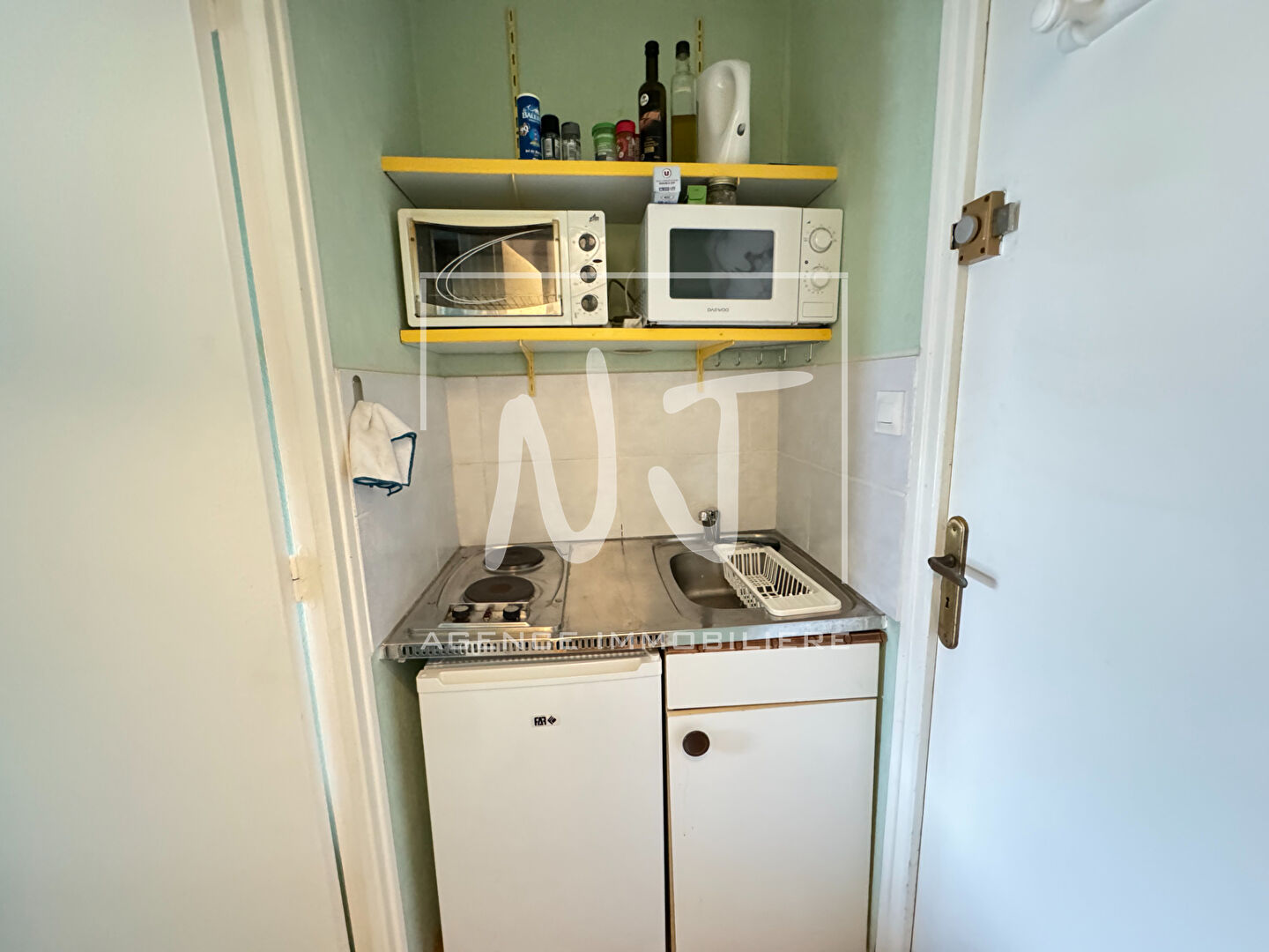 STUDIO NON MEUBLE A LOUER – CENTRE-VILLE – DERNIER ETAGE