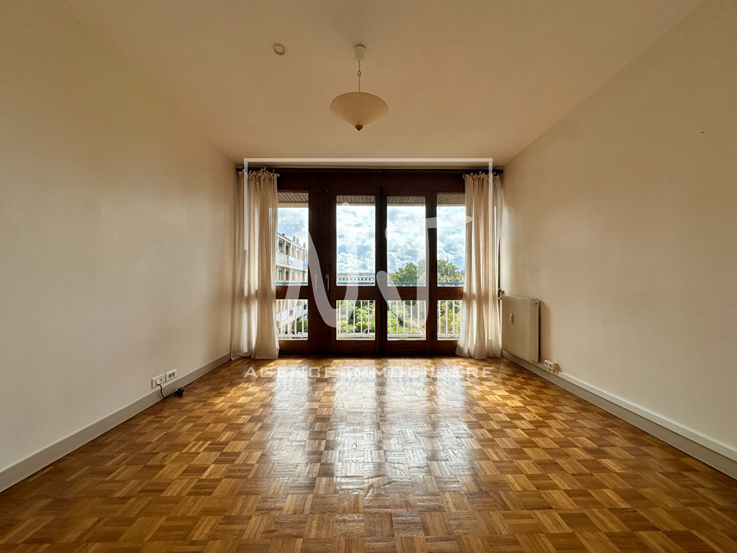 Photo APPARTEMENT  proche place Bichon et moins de 15 min à pied du CHU image 3/5