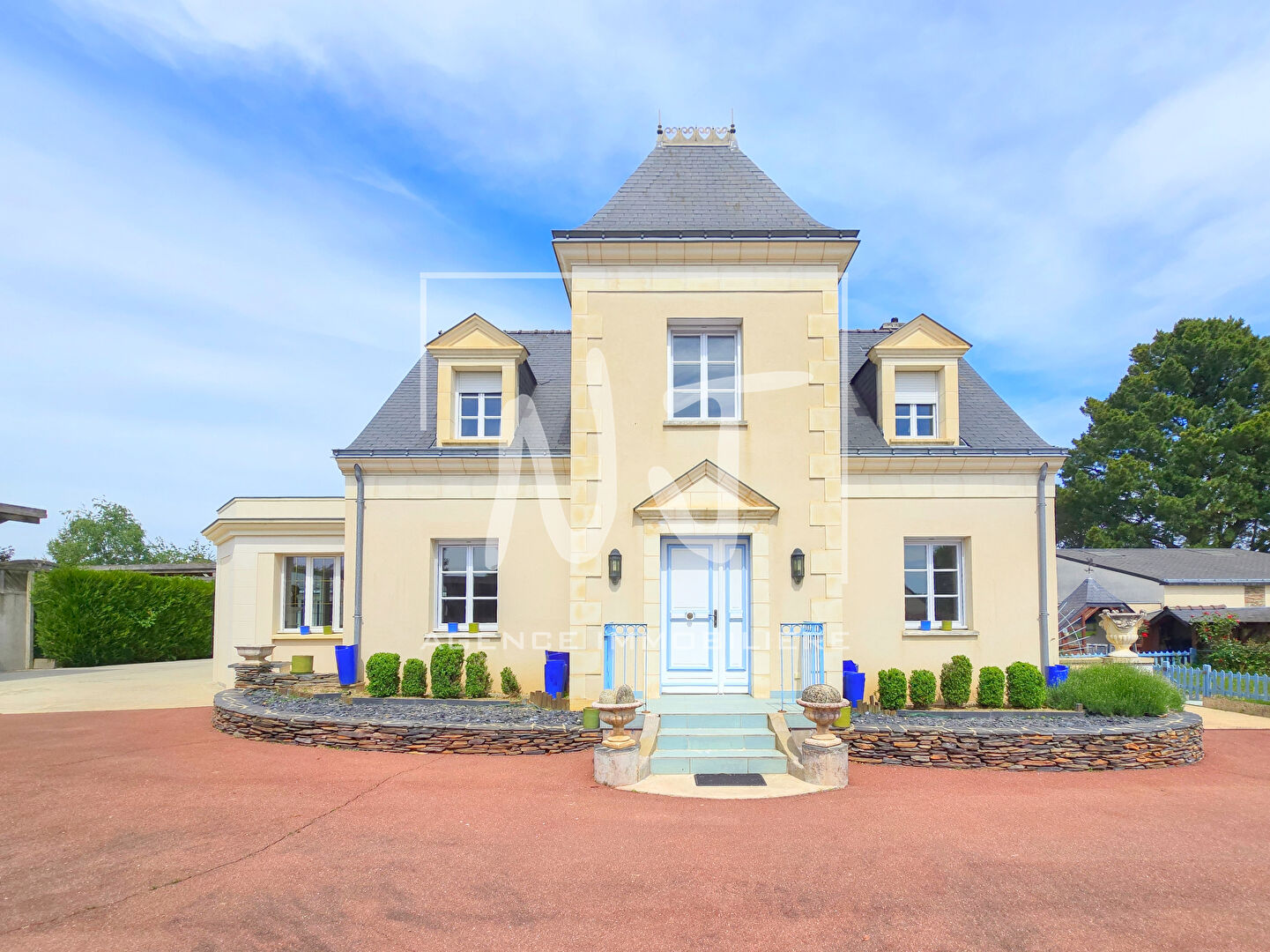 Maison familiale avec gîte et dépendances