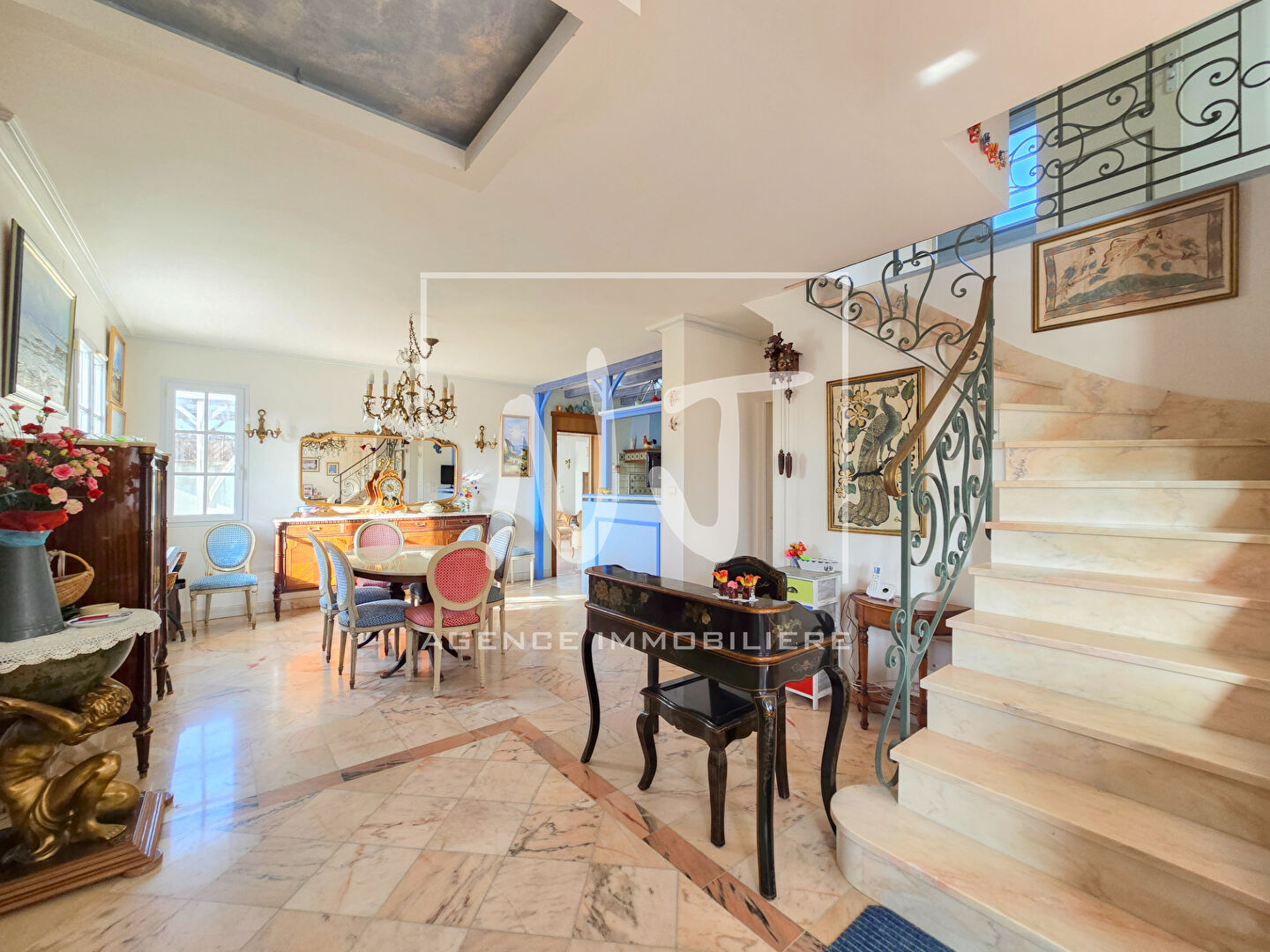 Photo Maison 4 chambres à BOUCHEMAINE avec dépendances et maison d'hôte image 3/6