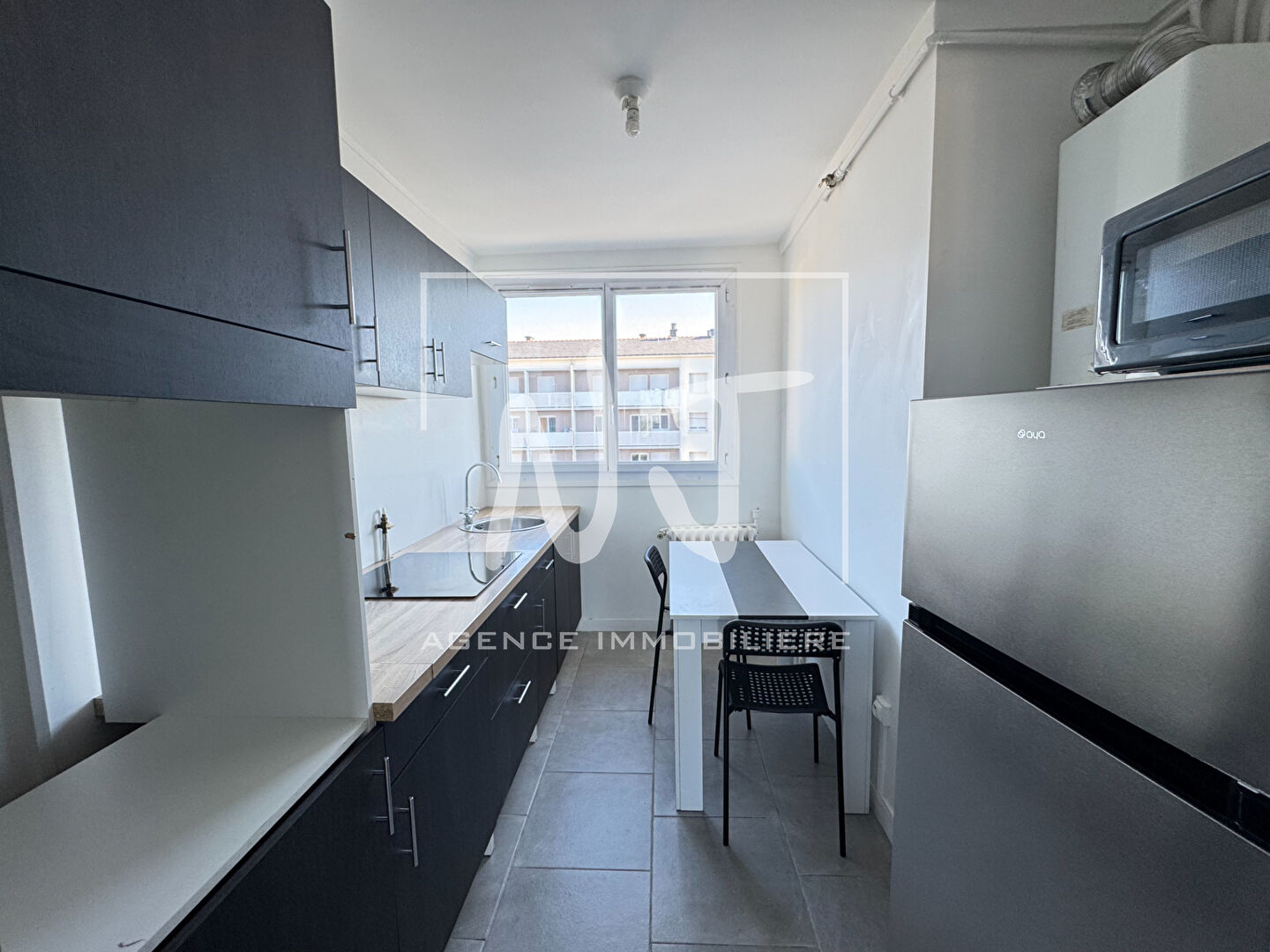 APPARTEMENT MEUBLE 2 CHAMBRES – 1 CAVE