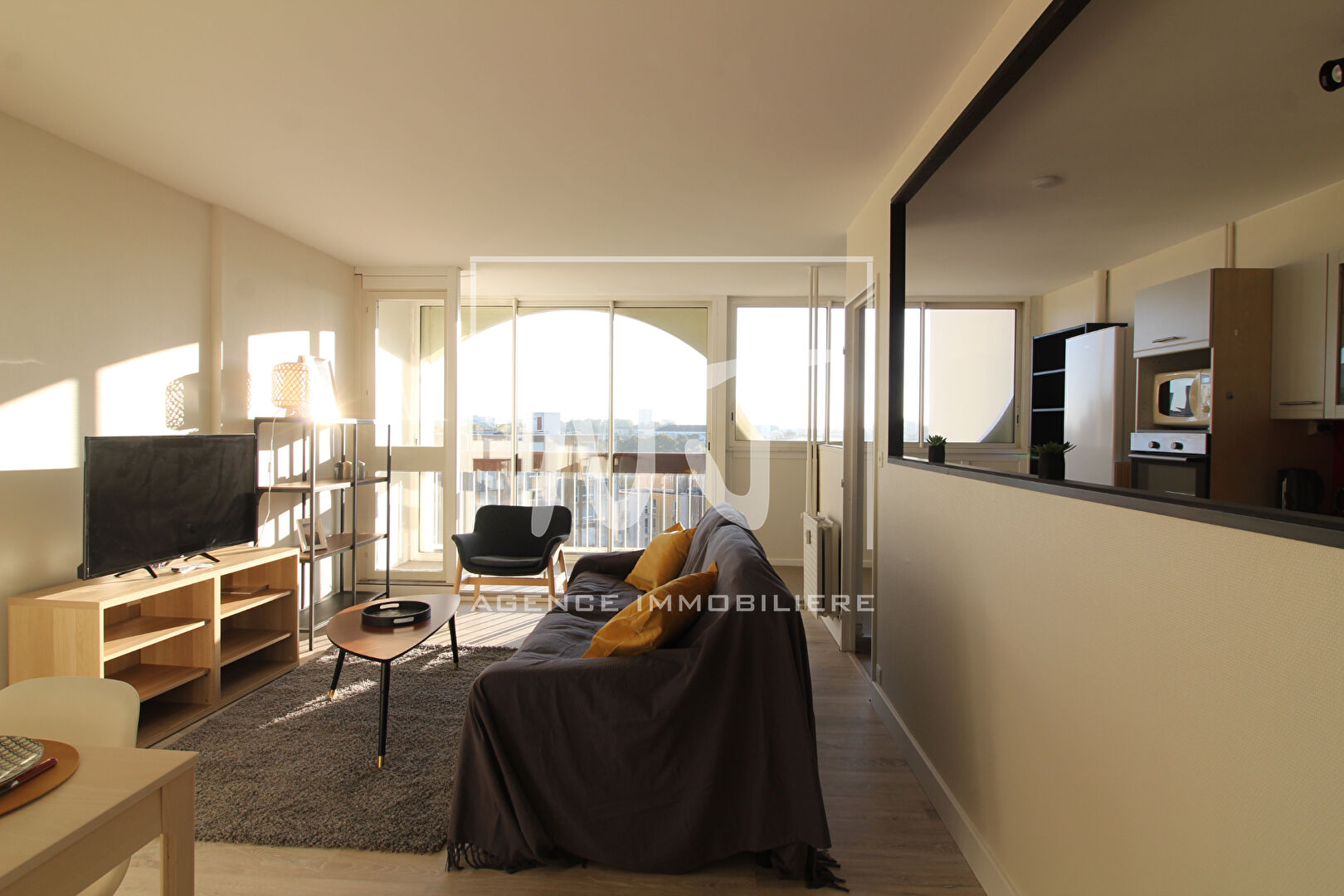 APPARTEMENT MEUBLE 3 CHAMBRES- PROCHE TRAMWAY
