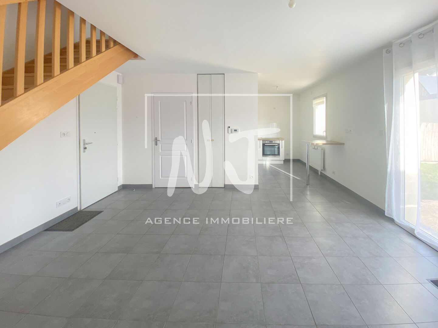 Photo Maison Trelaze avec jardin et garage image 2/6