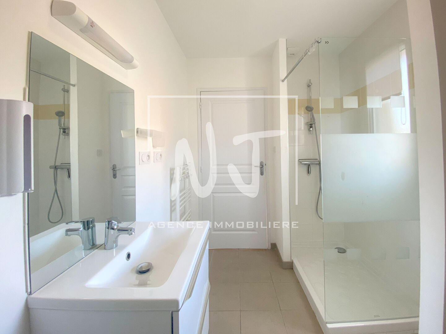 Photo Maison Trelaze avec jardin et garage image 6/6