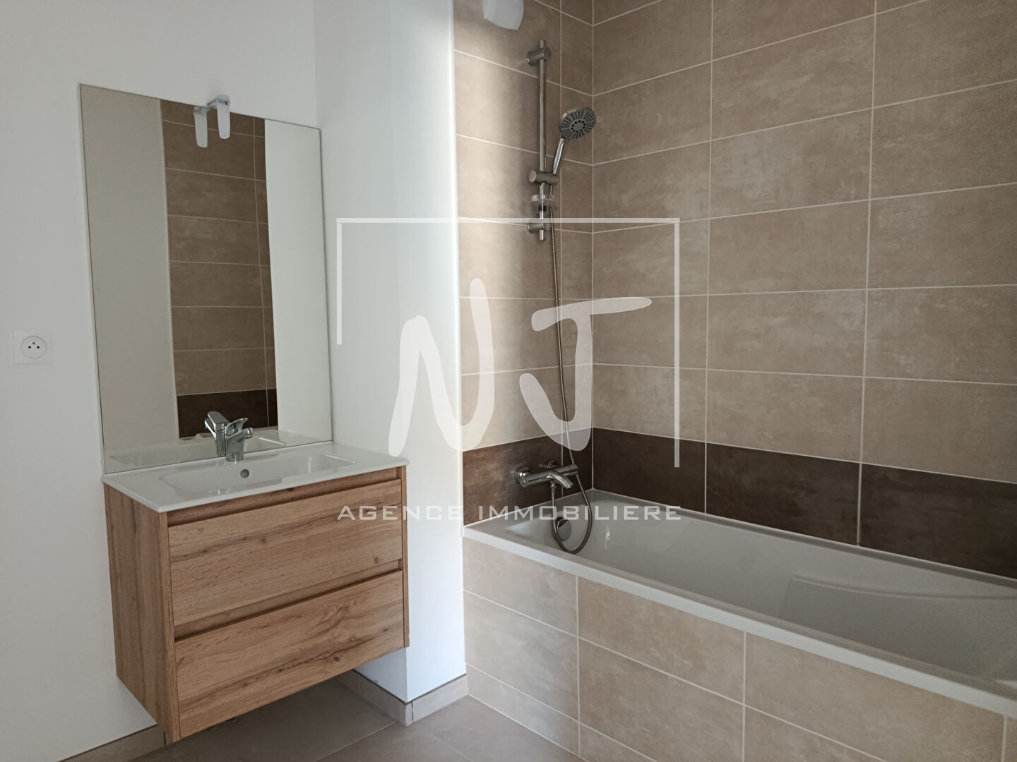 Photo À vendre, bel appartement lumineux de type 3, situé dans une résidence sécurisée. image 2/6