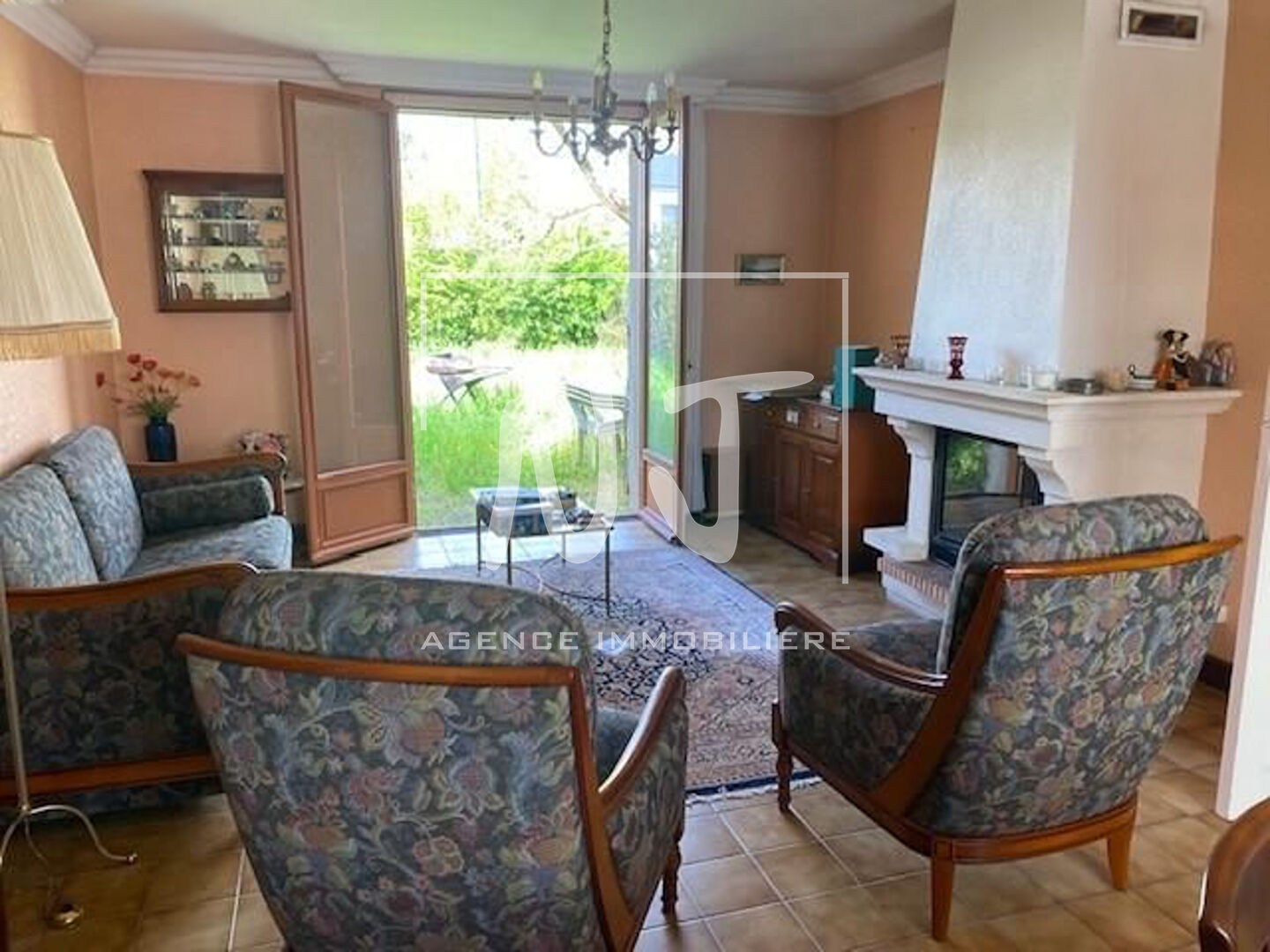 Maison de plain pied à vendre à Cantenay Épinard avec jardin clos