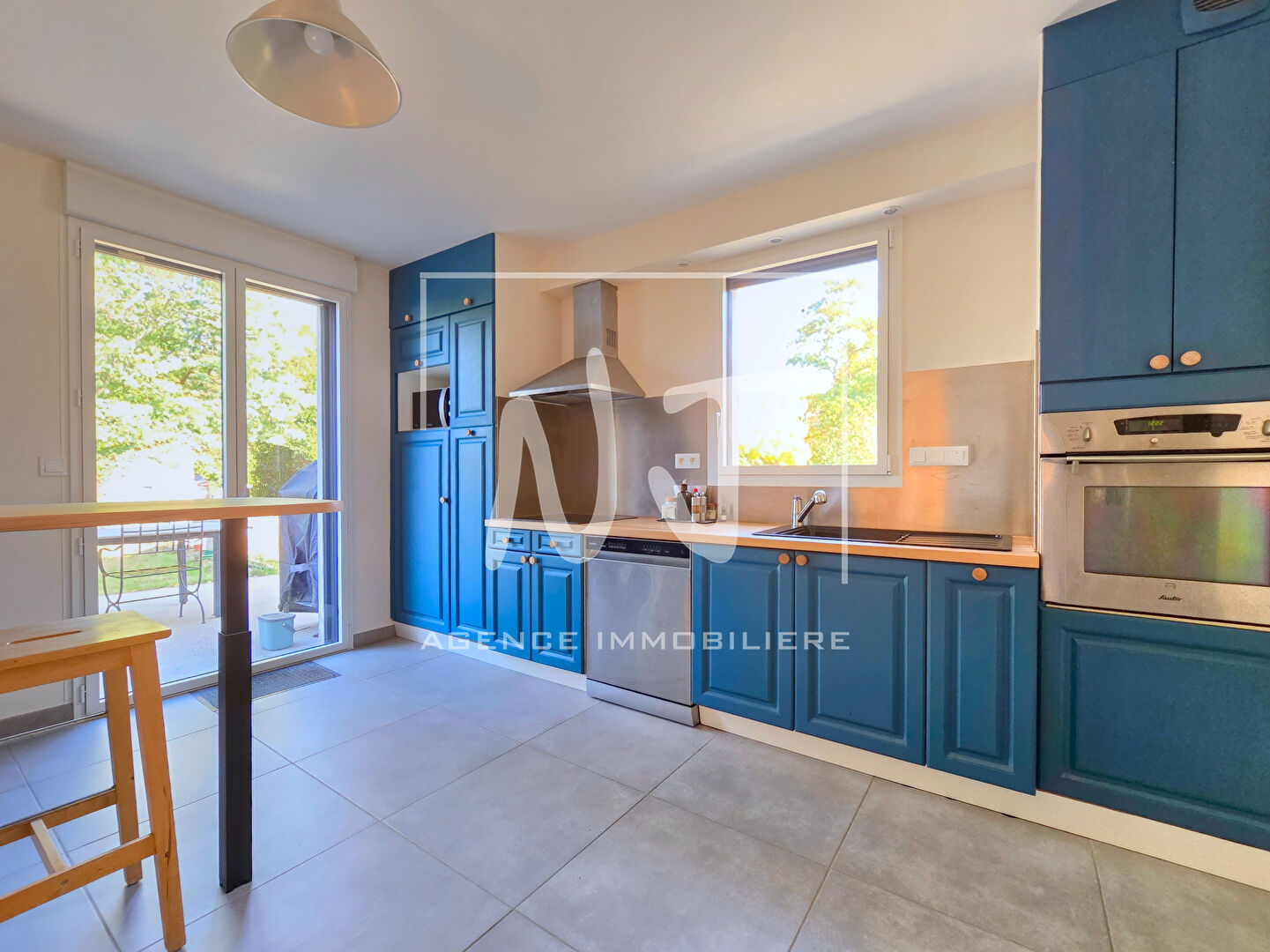 Photo Longère rénovée avec dépendances et terrain constructible image 2/6