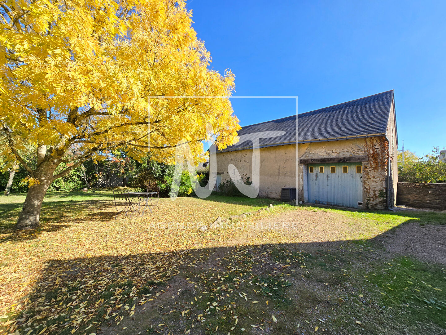Photo Longère rénovée avec dépendances et terrain constructible image 5/6