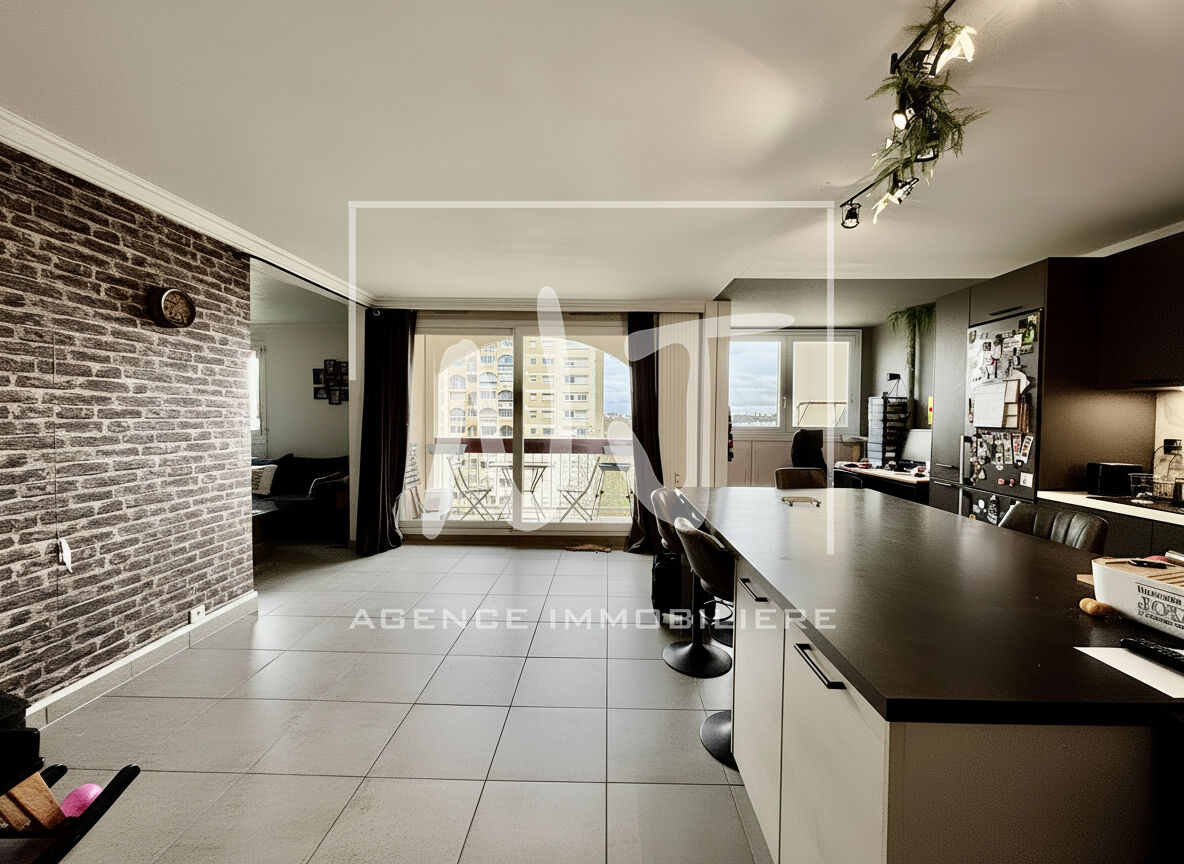 Bel appartement lumineux au 6e étage avec balcon, parking et cave