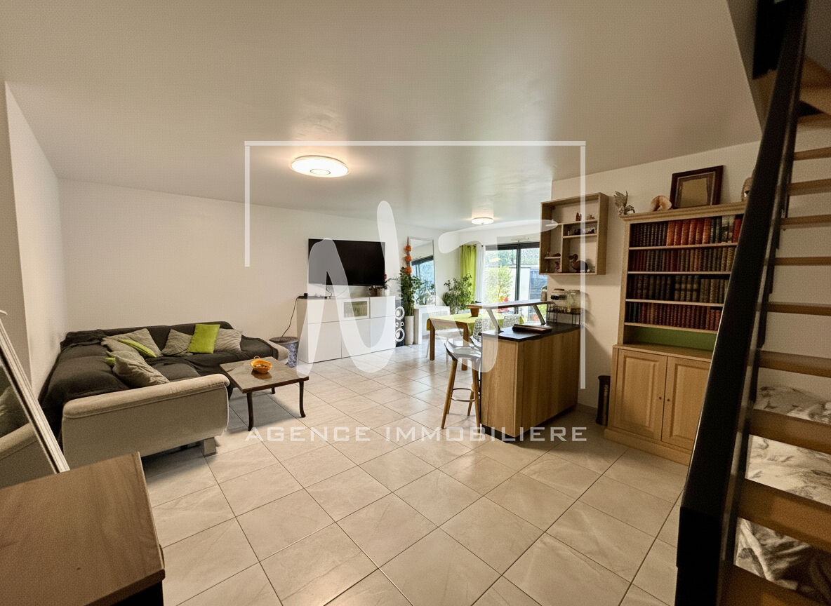 Maison contemporaine à vendre à Montreuil-Juigné avec garage et jardin