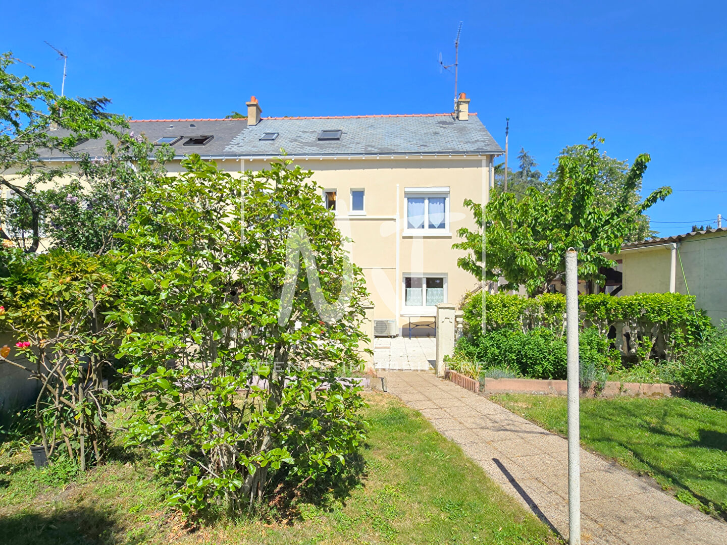 Maison avec dépendances et locatif SAINTE GEMMES SUR LOIRE