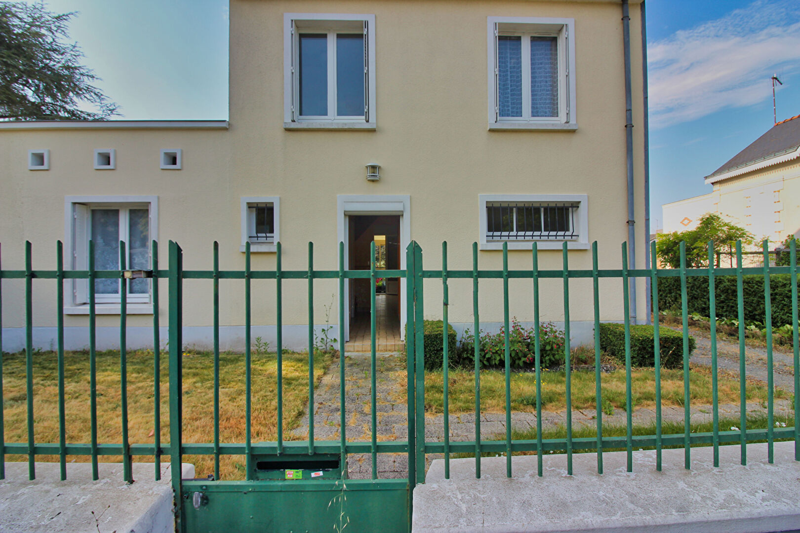 Maison à vendre à Murs-Erigné avec terrain en zone constructible