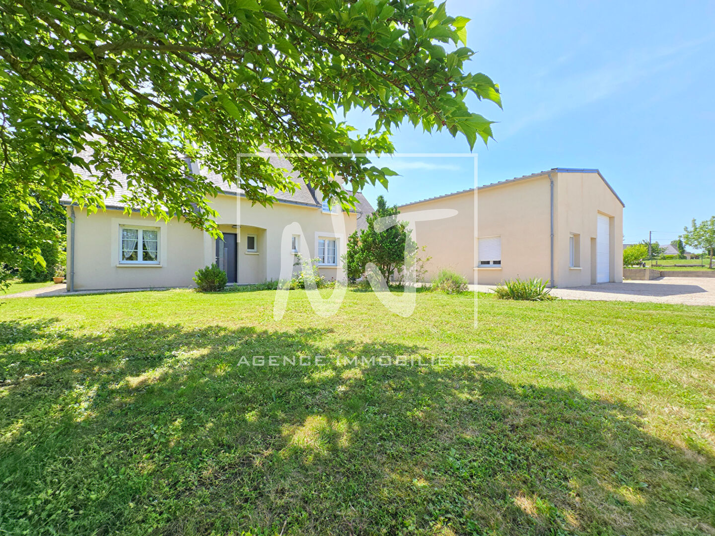 Maison familiale avec atelier / garage aux portes d&rsquo;ANGERS