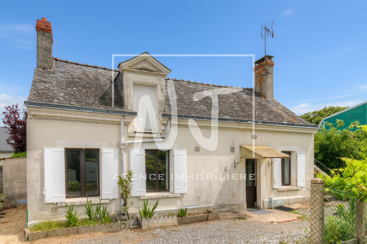 Maison à vendre à La Ménitré avec un garage et un jardin clos