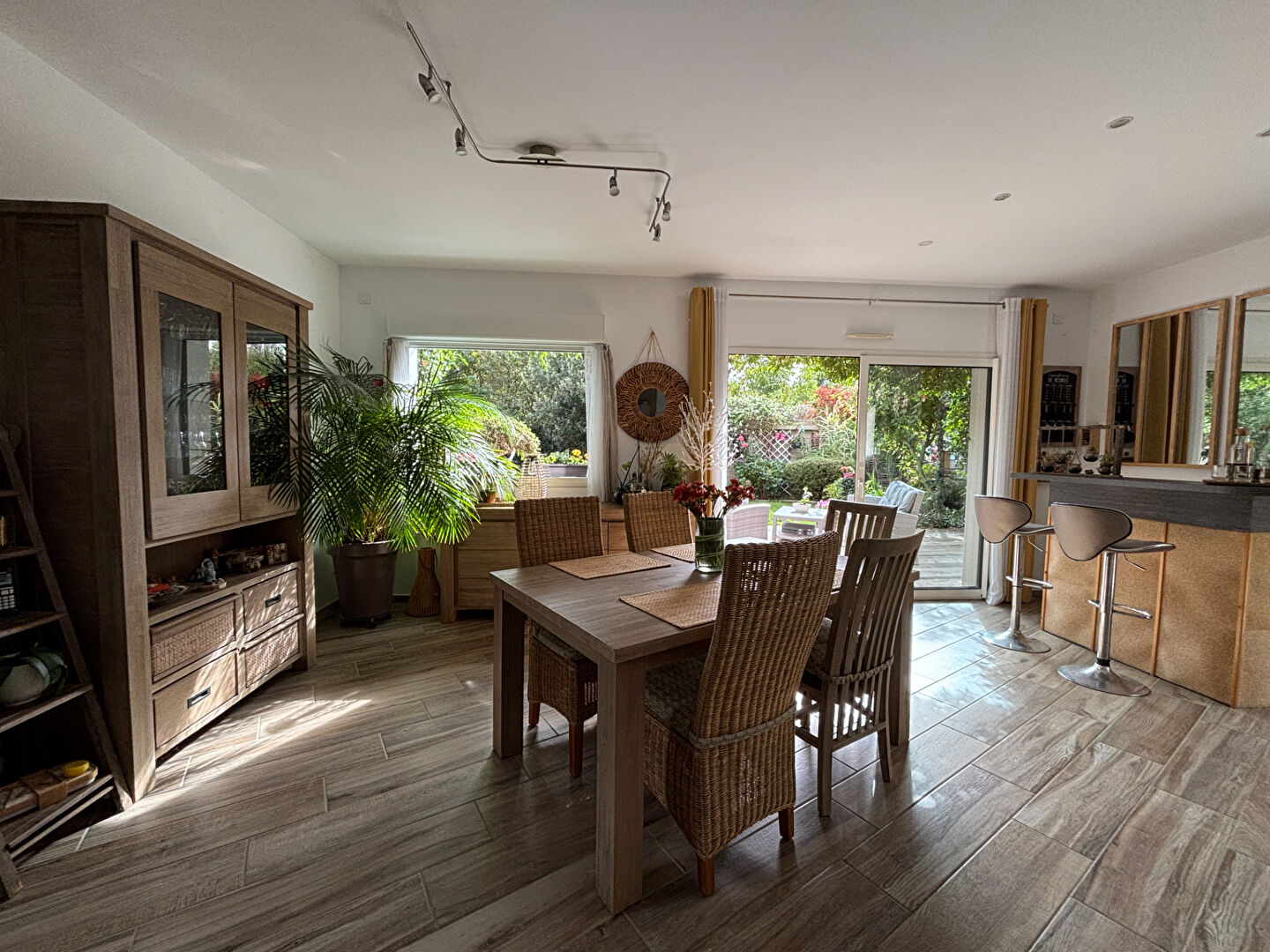 Maison 7 pièces 195 m² · à Montreuil-Juigné · 195 m² · 526 000 €