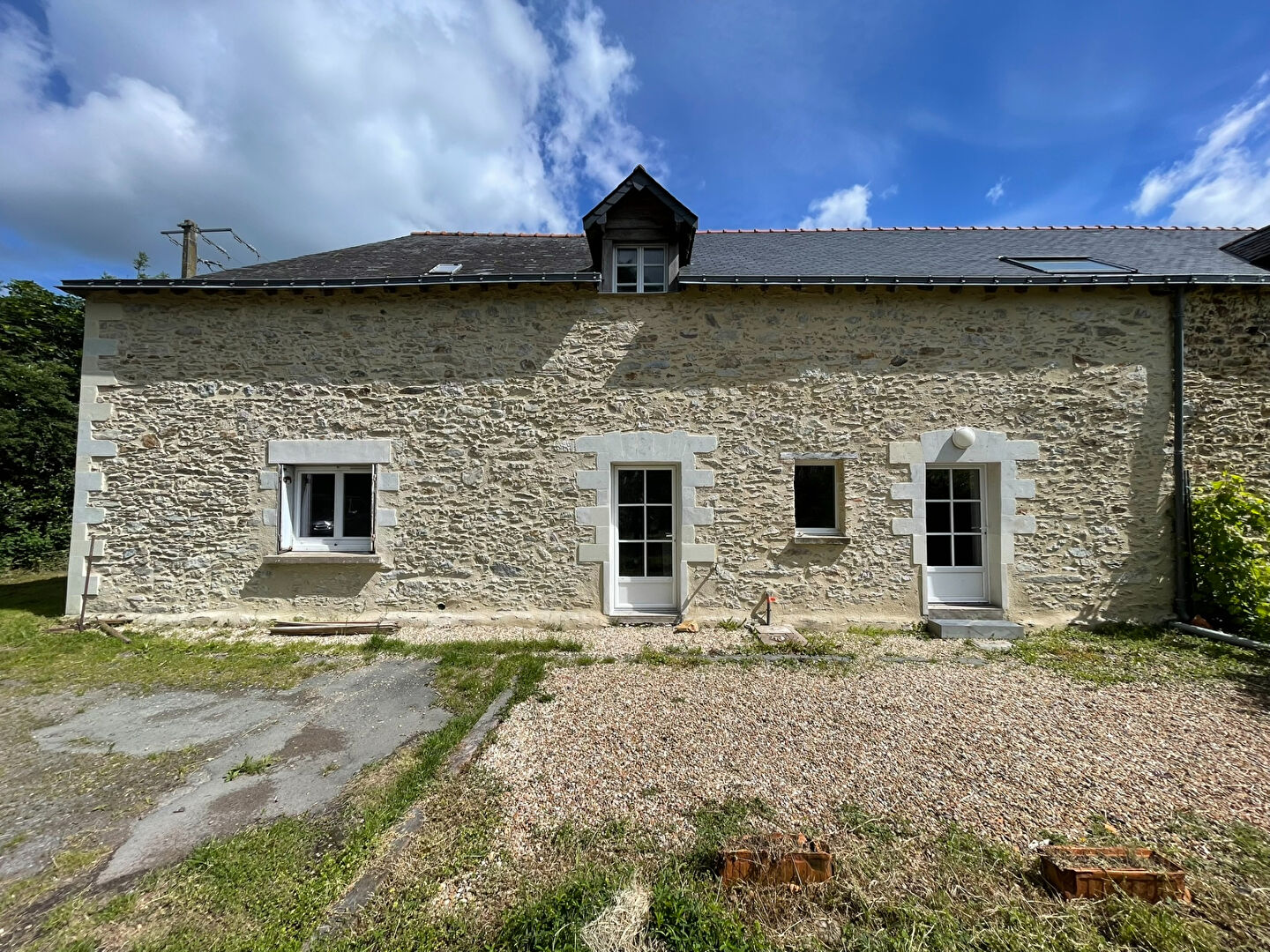 Maison individuelle à louer, à la campagne, 2 chambres avec jardin