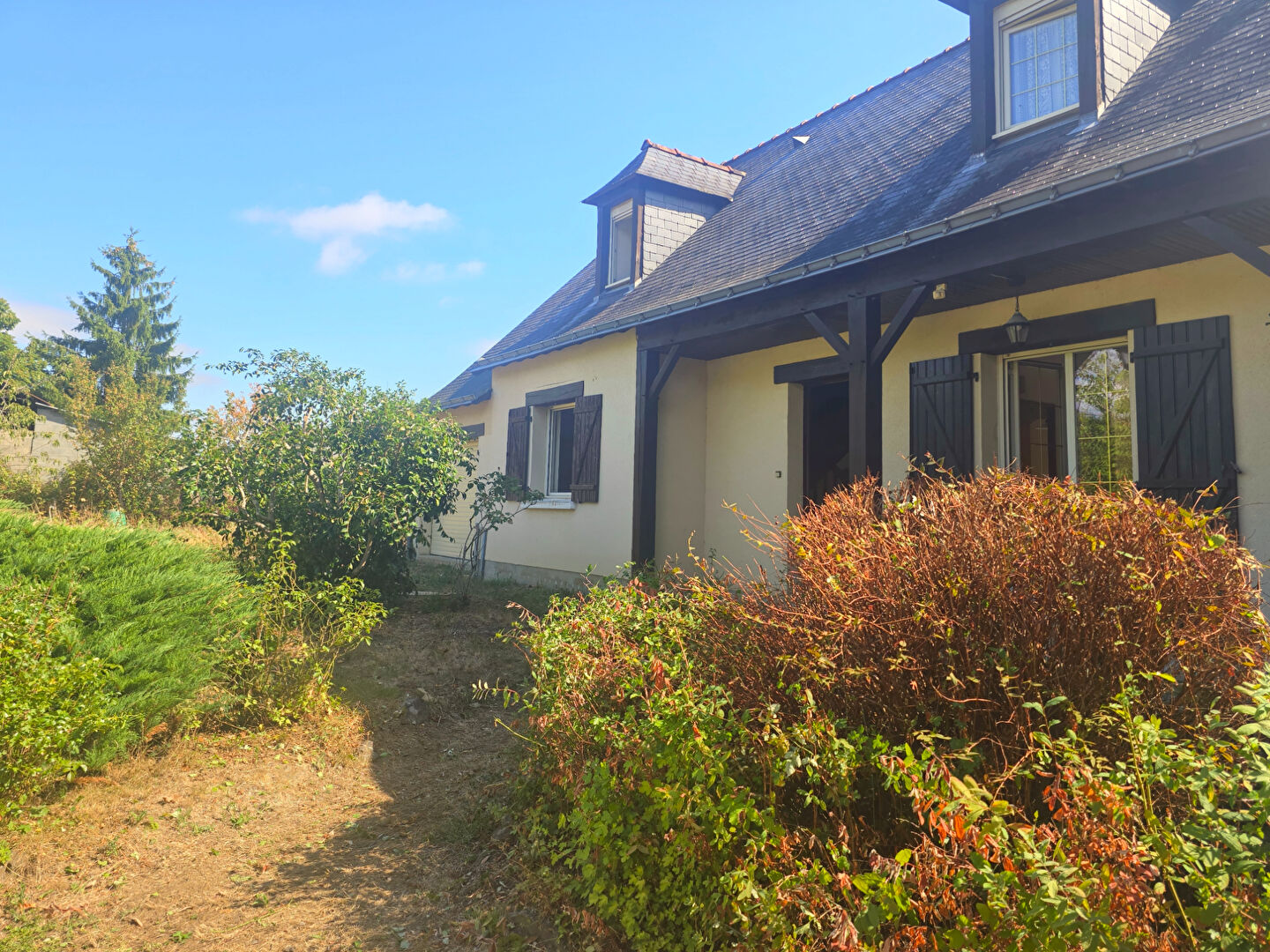 Maison familiale à Blaison-Gohier avec vue sur la forêt