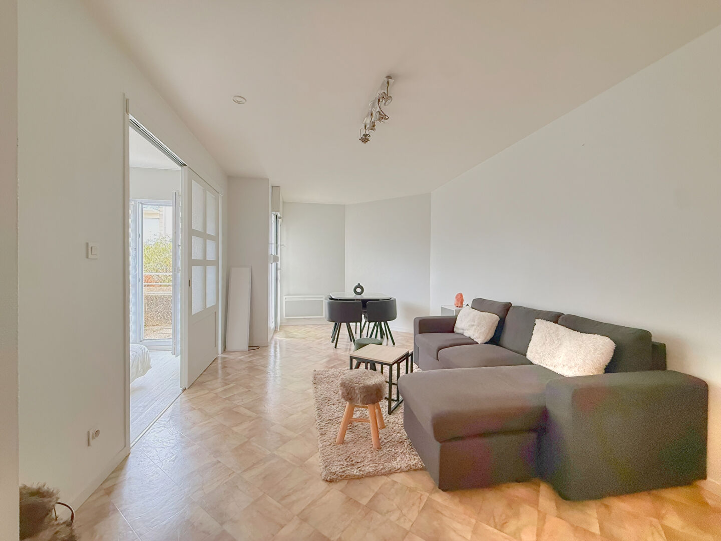 Appartement T2 lumineux avec extérieur et stationnement – Angers Quartier Madeleine