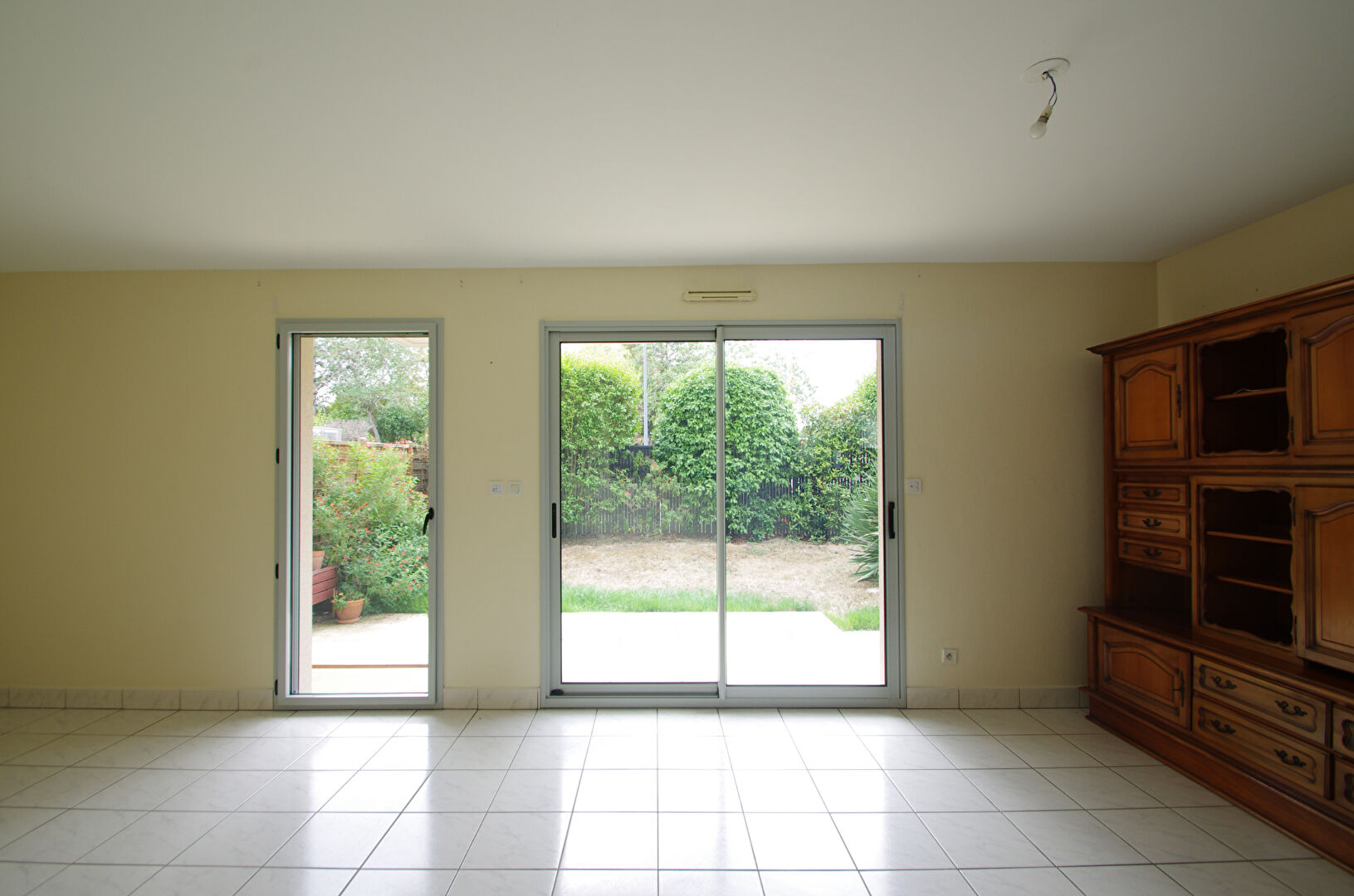 Appartement Montreuil-Juigné avec jardin terrasse parking au rez-de-chaussée