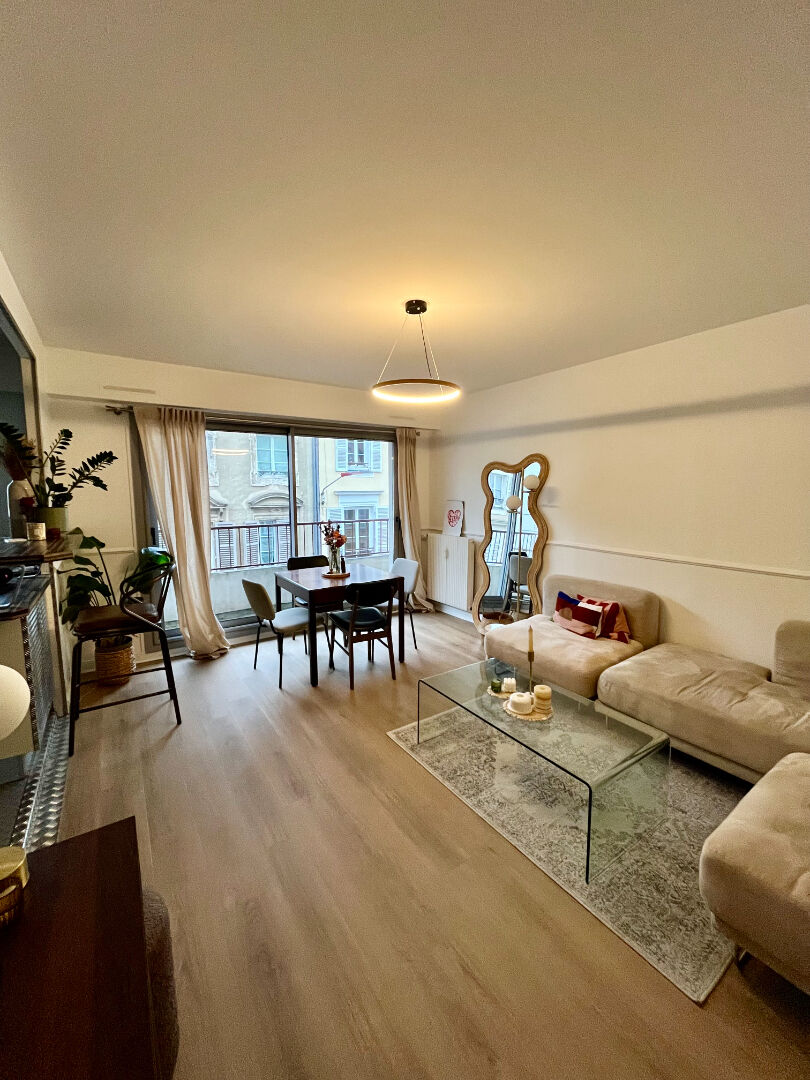 Appartement T2 à louer Le Mans avec balcon et place de parking privative