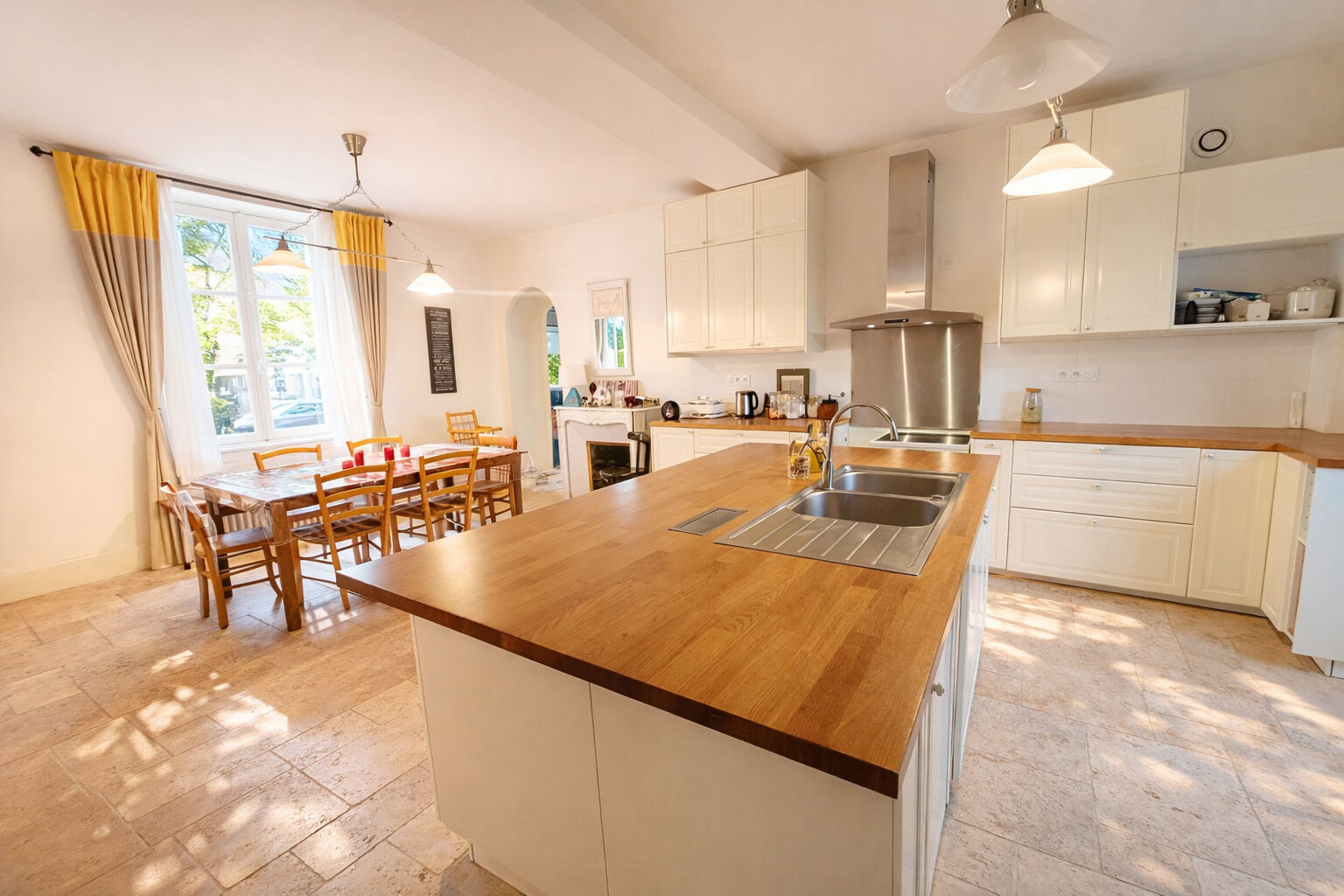 Maison de ville -Châteauneuf- Sur -Sarthe 12 pièces – 259 m2