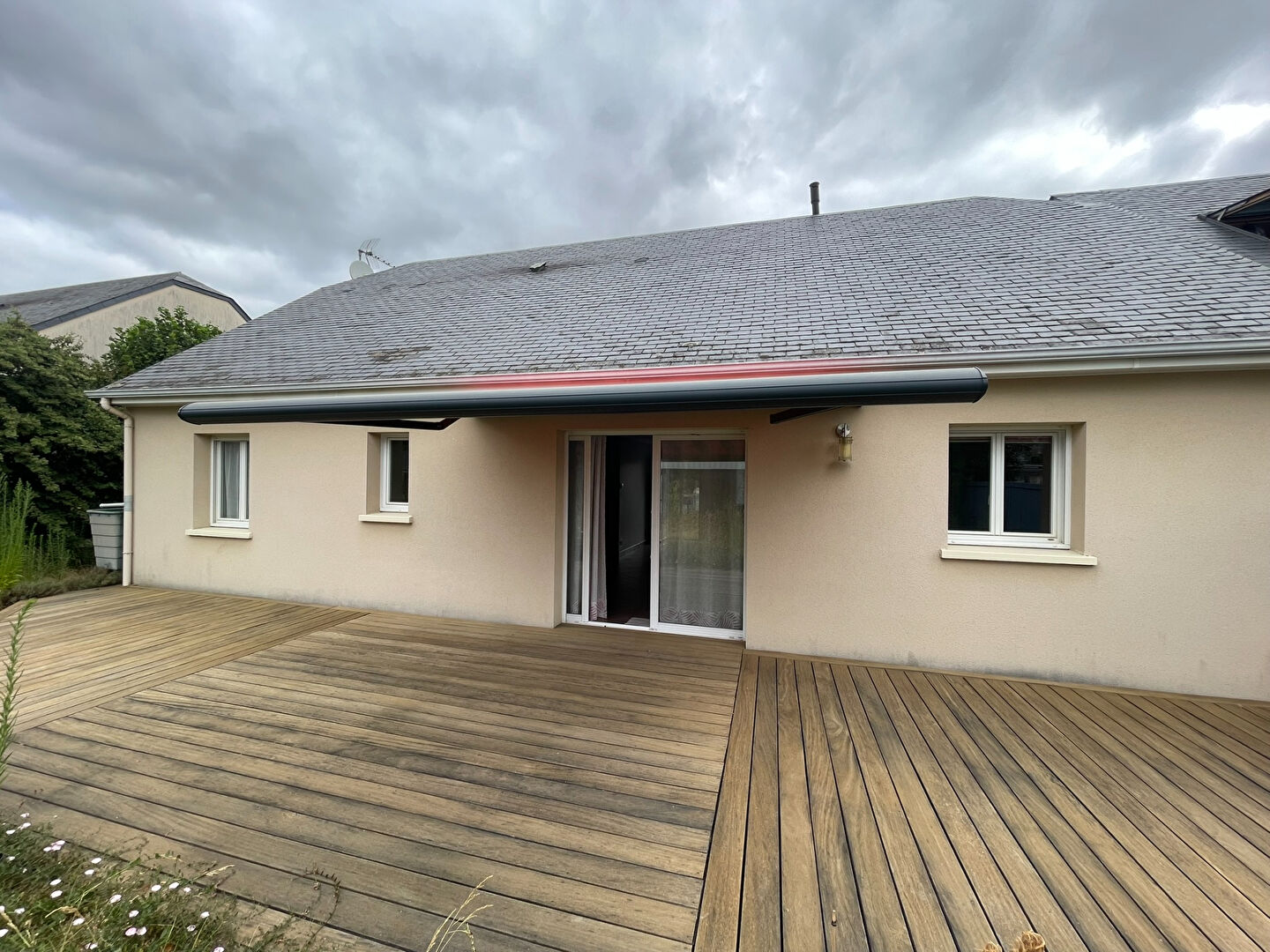 Maison de plain-pied à louer à Mazé Milon avec terasse et jardin