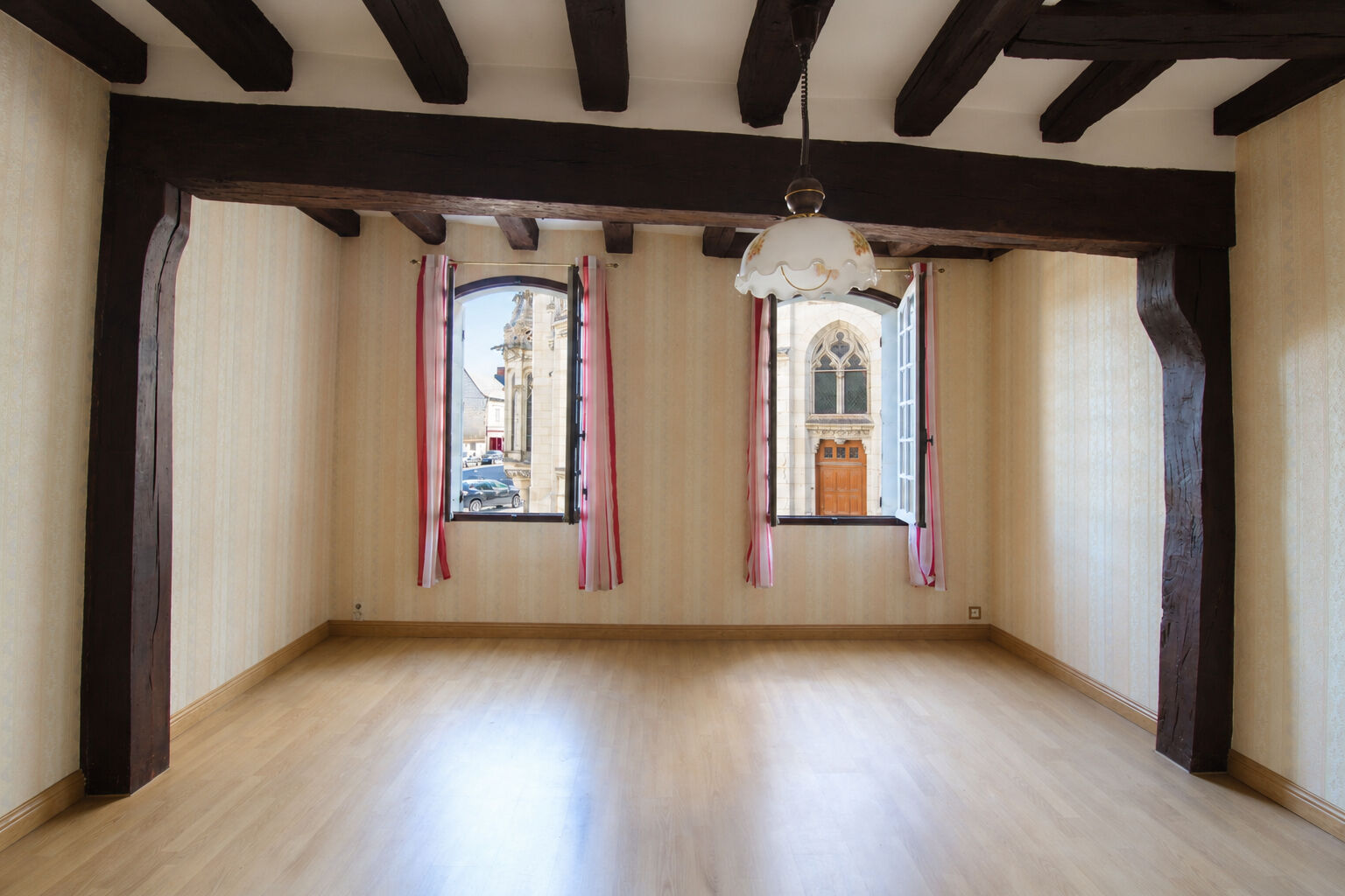 Maison de ville à rénover à Beaufort-en-Vallée, idéal investisseur