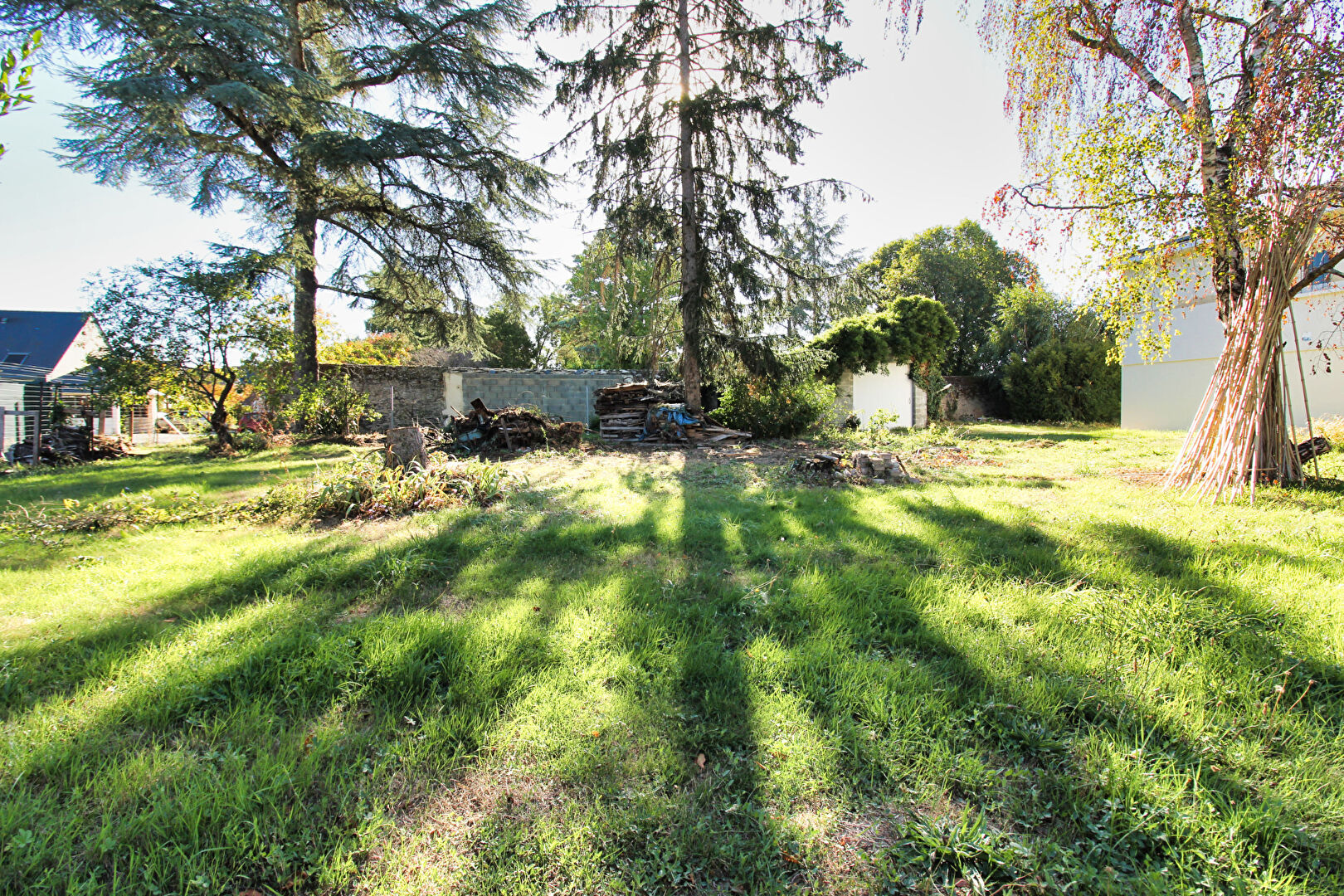 Terrain à vendre à Murs-Erigné avec garage et préau
