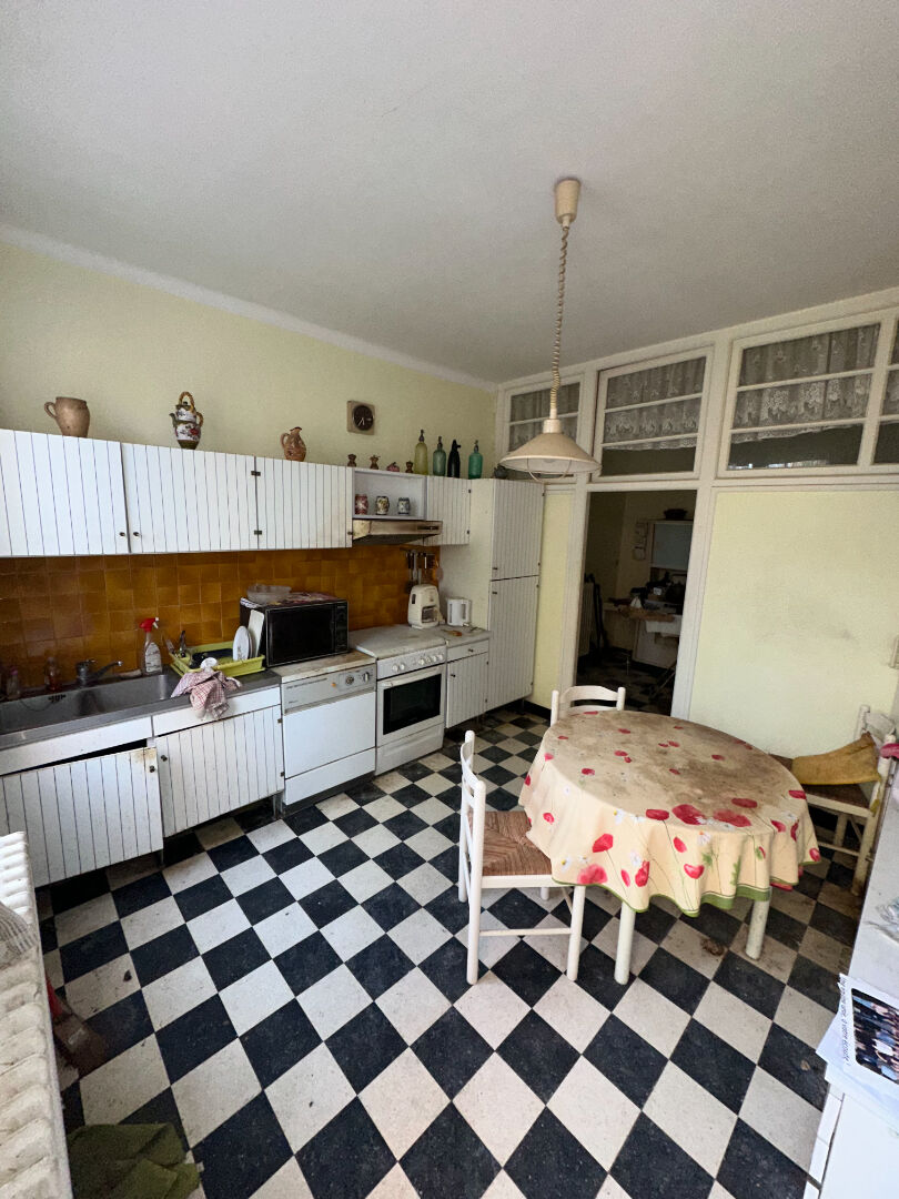 Photo Bien atypique à Saint-Just-en-Chaussée ? Ensemble immobilier rare alliant habitation, bureaux et bâtiments d'activité image 2/6