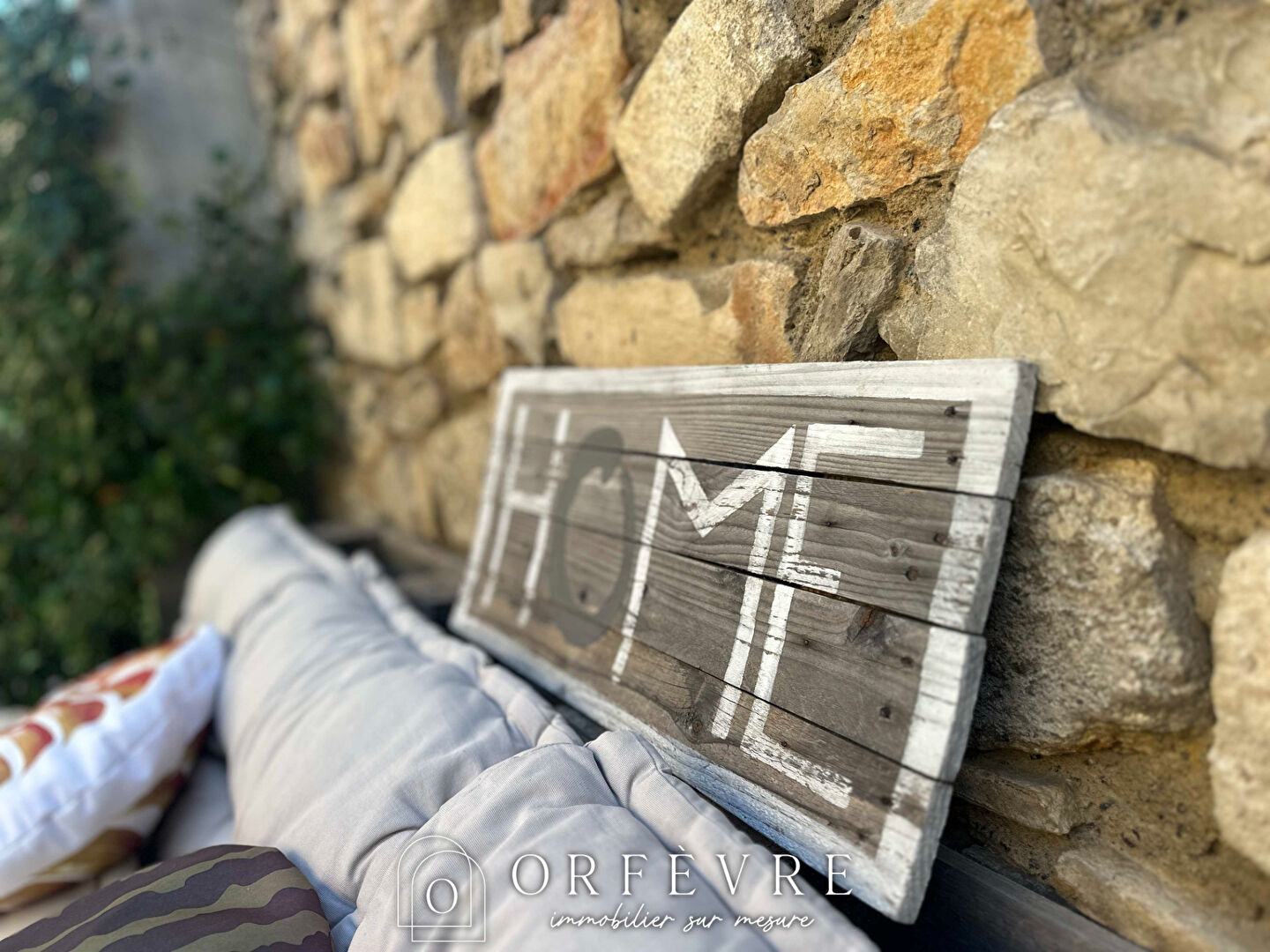 Photo ÉLÉGANCE & RAFFINEMENT .Maison de ville d'exception avec garage et jardin . Coeur de Lunel image 2/6