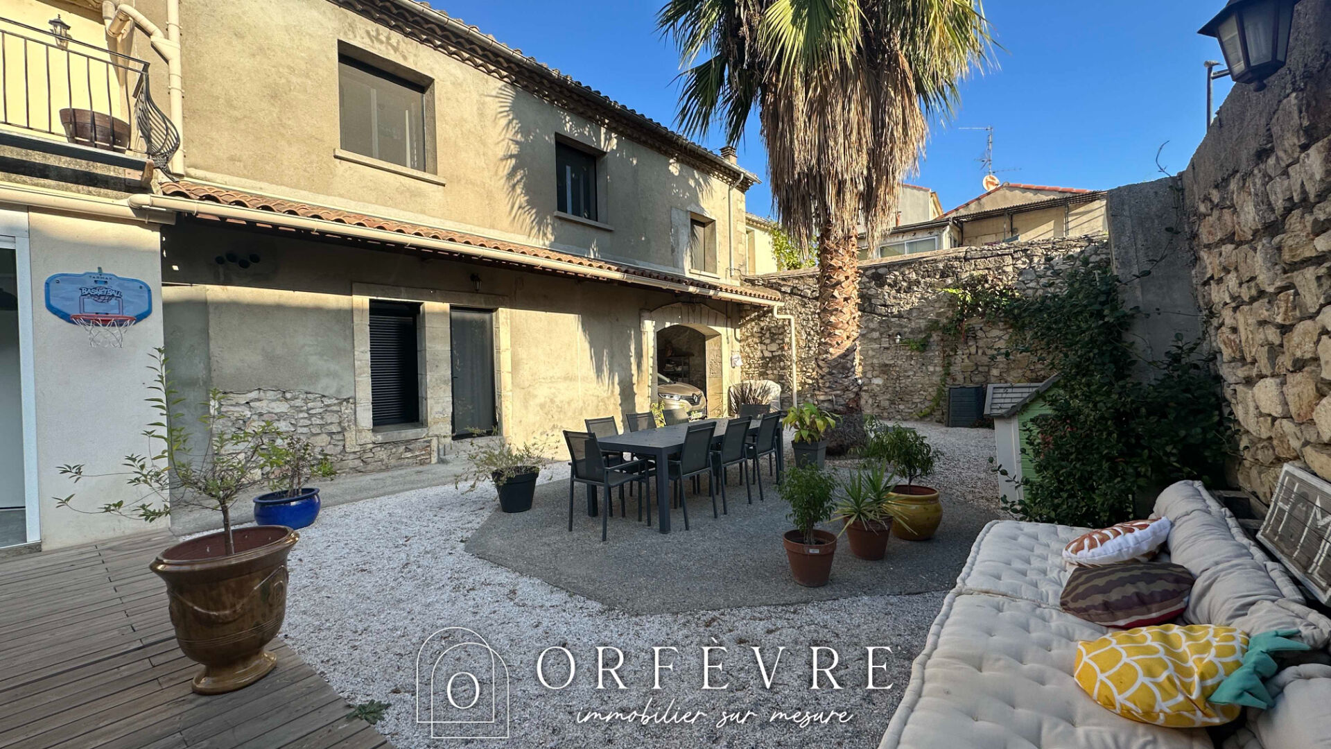 Photo ÉLÉGANCE & RAFFINEMENT .Maison de ville d'exception avec garage et jardin . Coeur de Lunel image 4/6