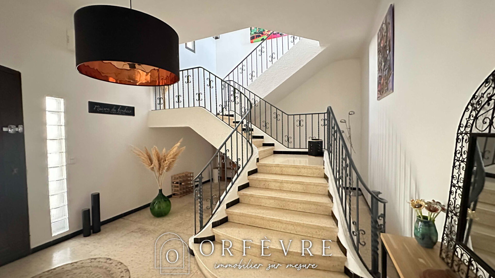 Photo ÉLÉGANCE & RAFFINEMENT .Maison de ville d'exception avec garage et jardin . Coeur de Lunel image 6/6