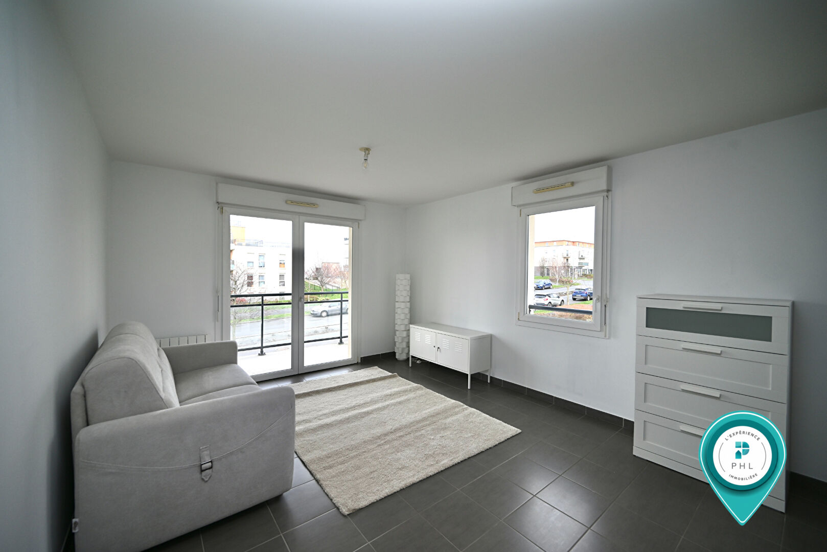 Photo A FLEURY-SUR-ORNE, APPARTEMENT MEUBLE 1 PIECE DE 37 M² AVEC PLACE DE PARKING EXTERIEURE PRIVATIVE image 3/6