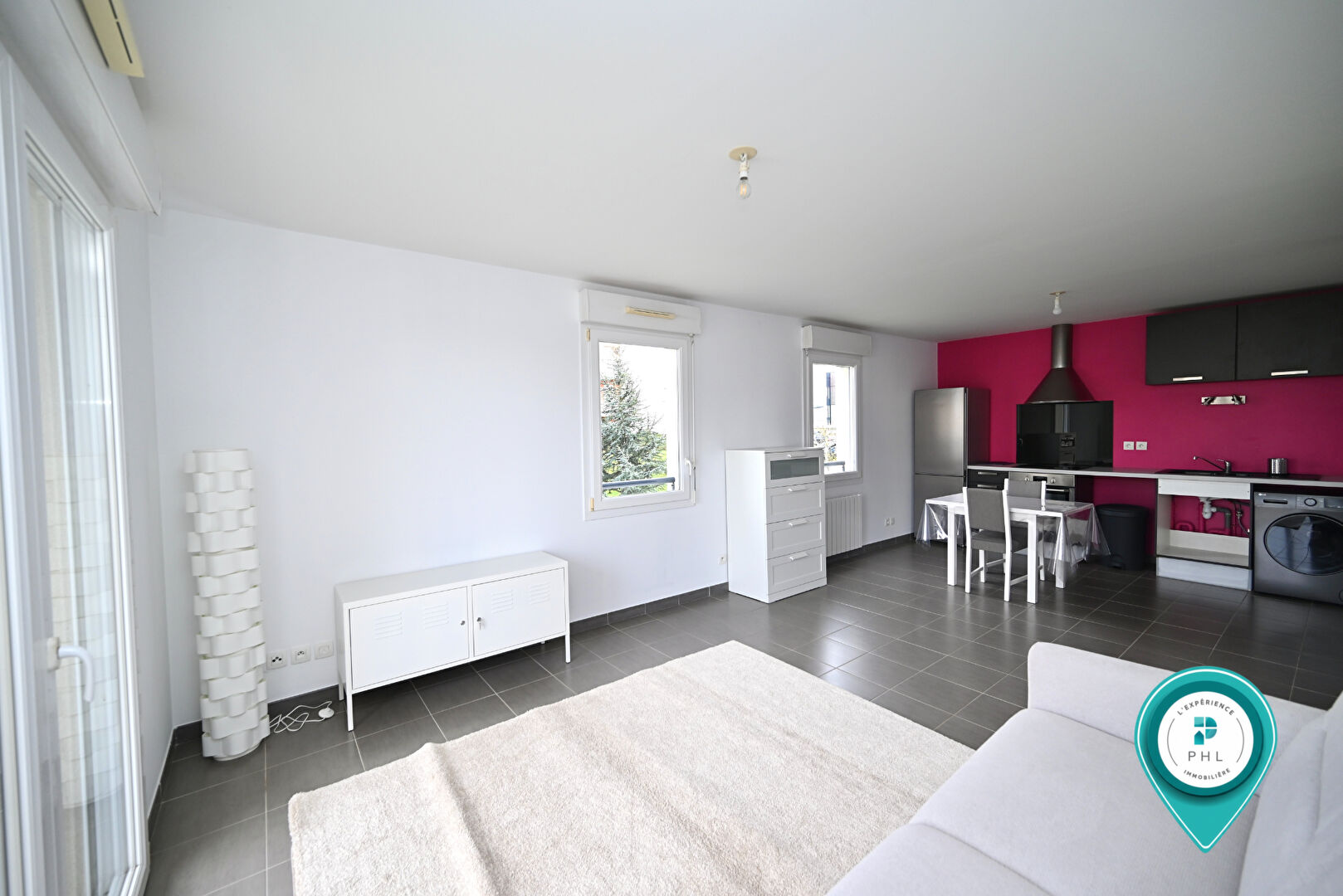 Photo A FLEURY-SUR-ORNE, APPARTEMENT MEUBLE 1 PIECE DE 37 M² AVEC PLACE DE PARKING EXTERIEURE PRIVATIVE image 4/6